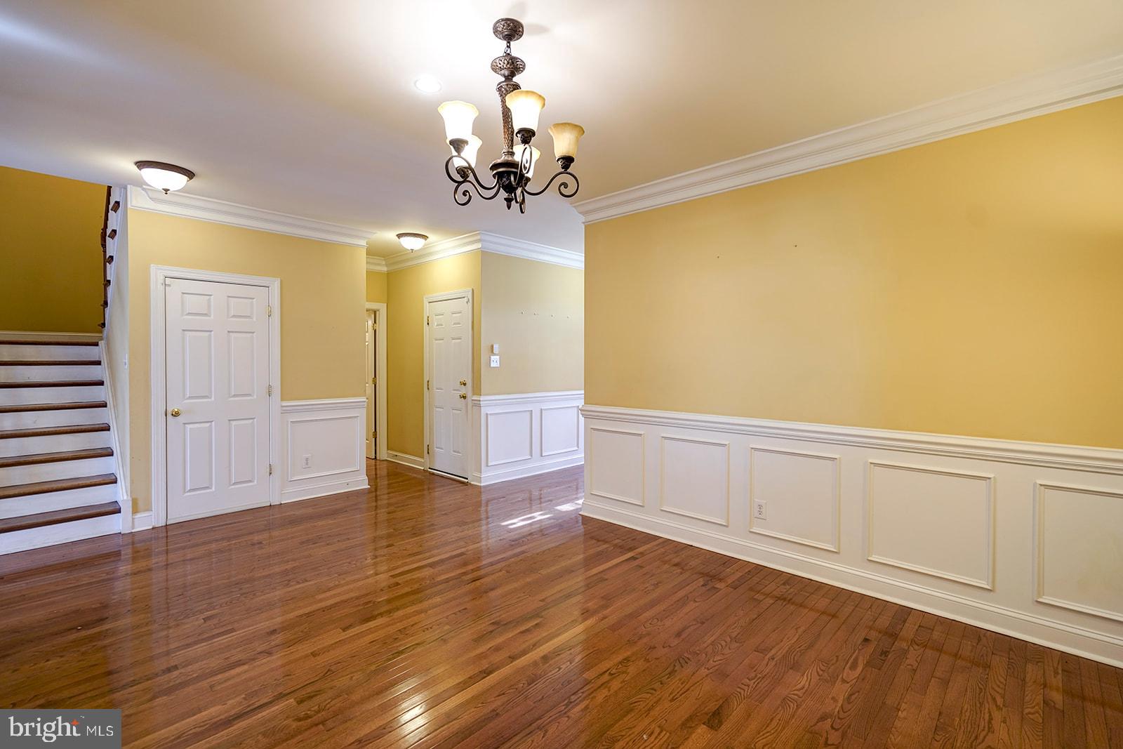 LAUREL BROOKE - Residential