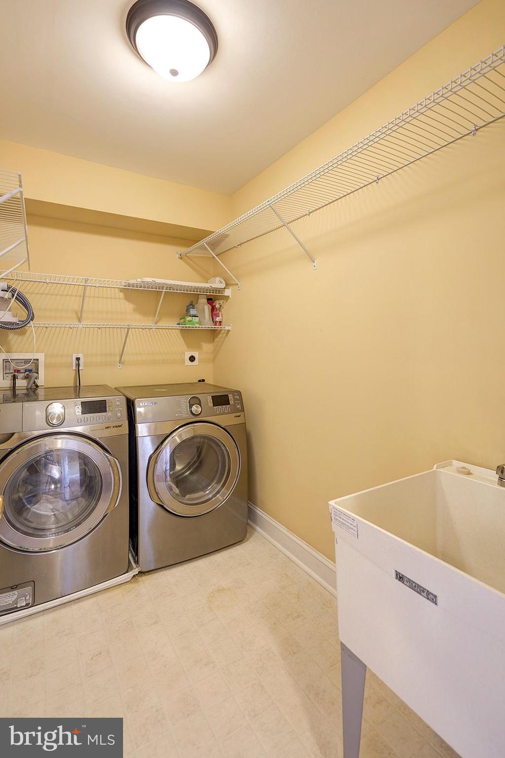 LAUREL BROOKE - Residential