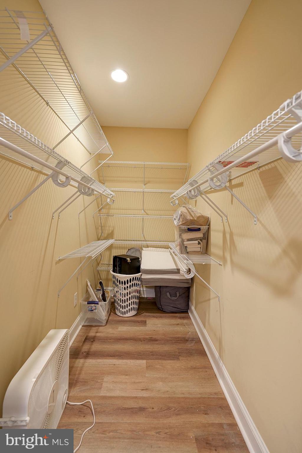 LAUREL BROOKE - Residential