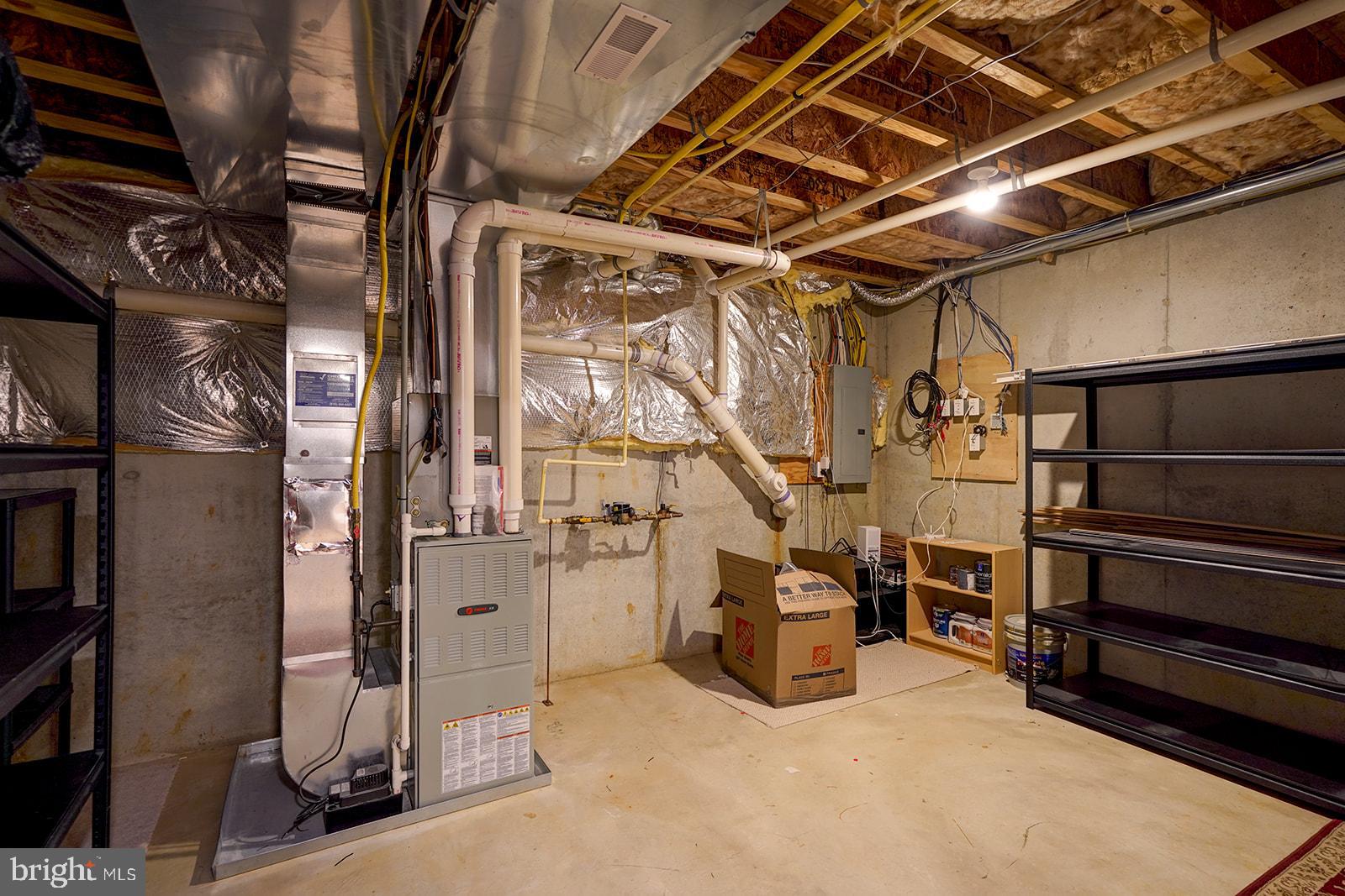 LAUREL BROOKE - Residential