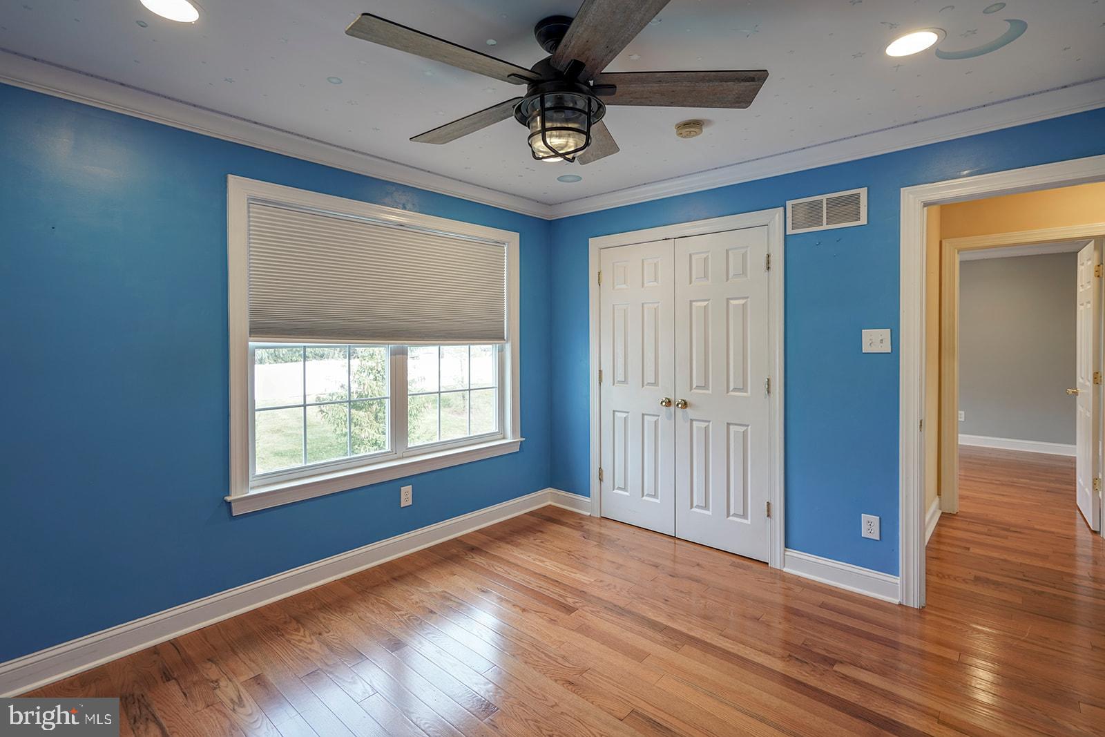 LAUREL BROOKE - Residential