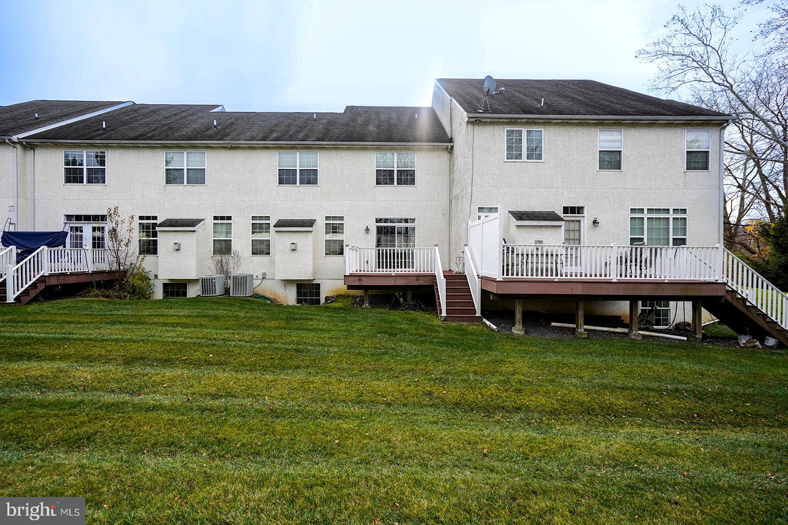 LAUREL BROOKE - Residential