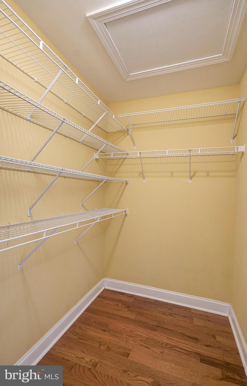 LAUREL BROOKE - Residential