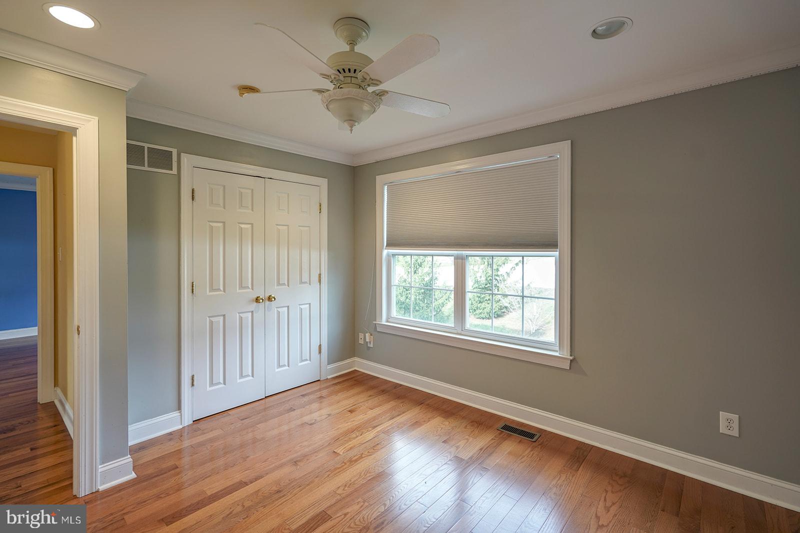 LAUREL BROOKE - Residential