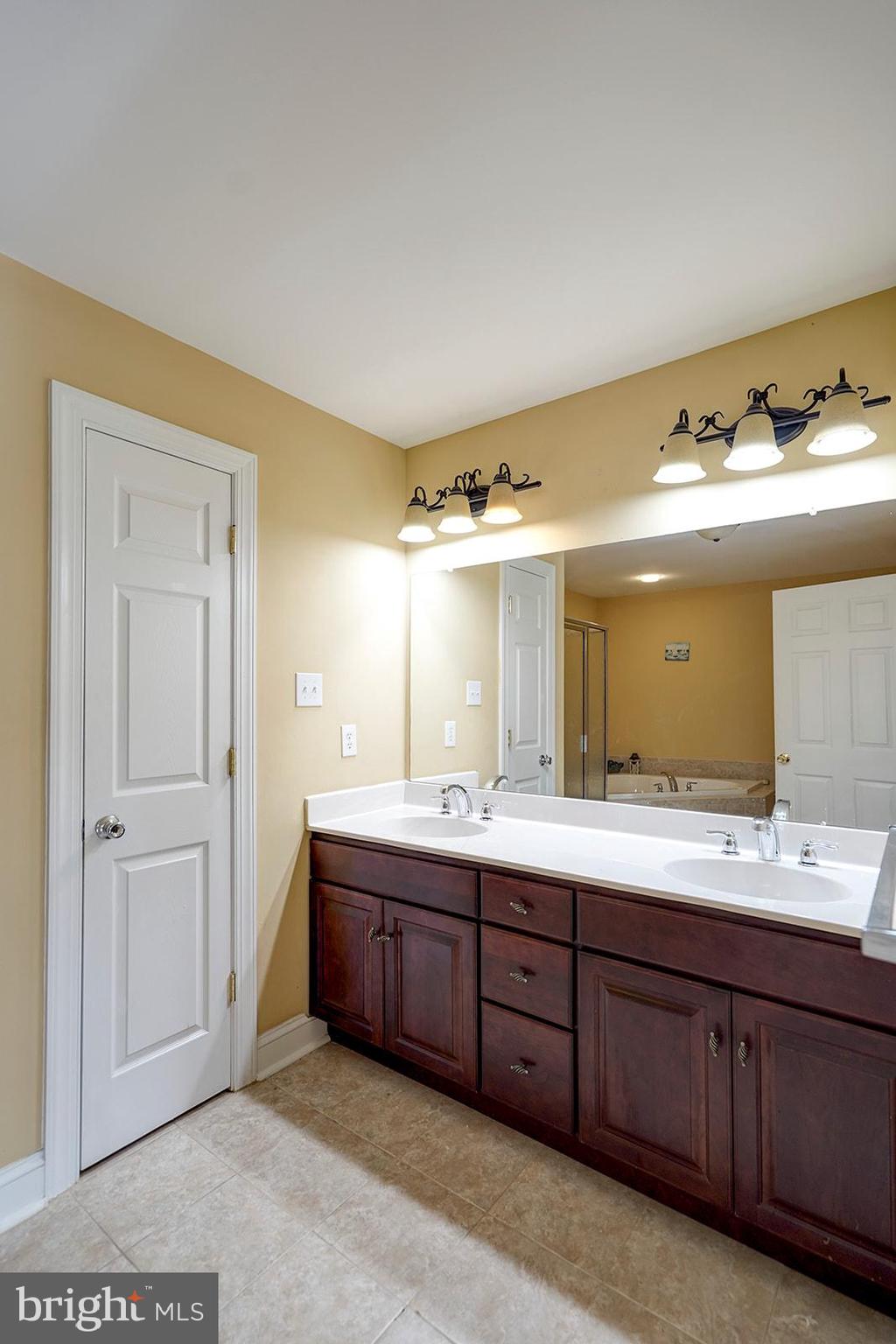 LAUREL BROOKE - Residential