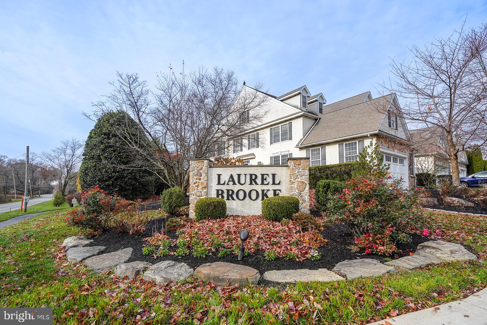 LAUREL BROOKE - Residential