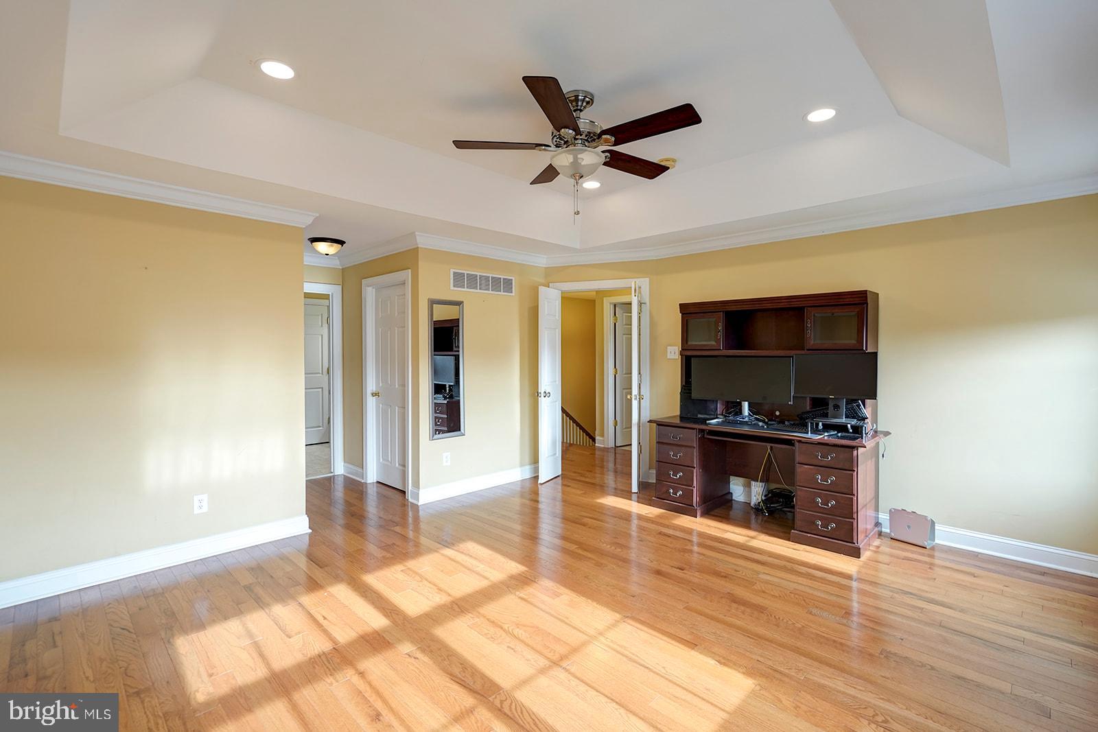 LAUREL BROOKE - Residential