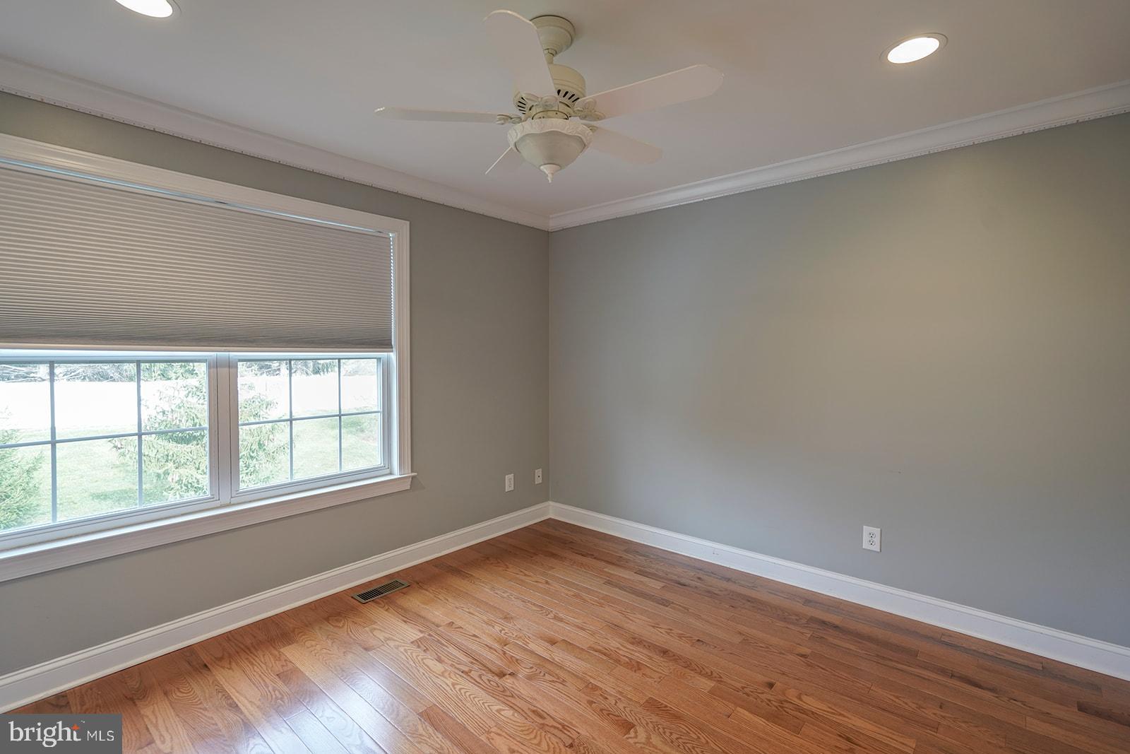 LAUREL BROOKE - Residential