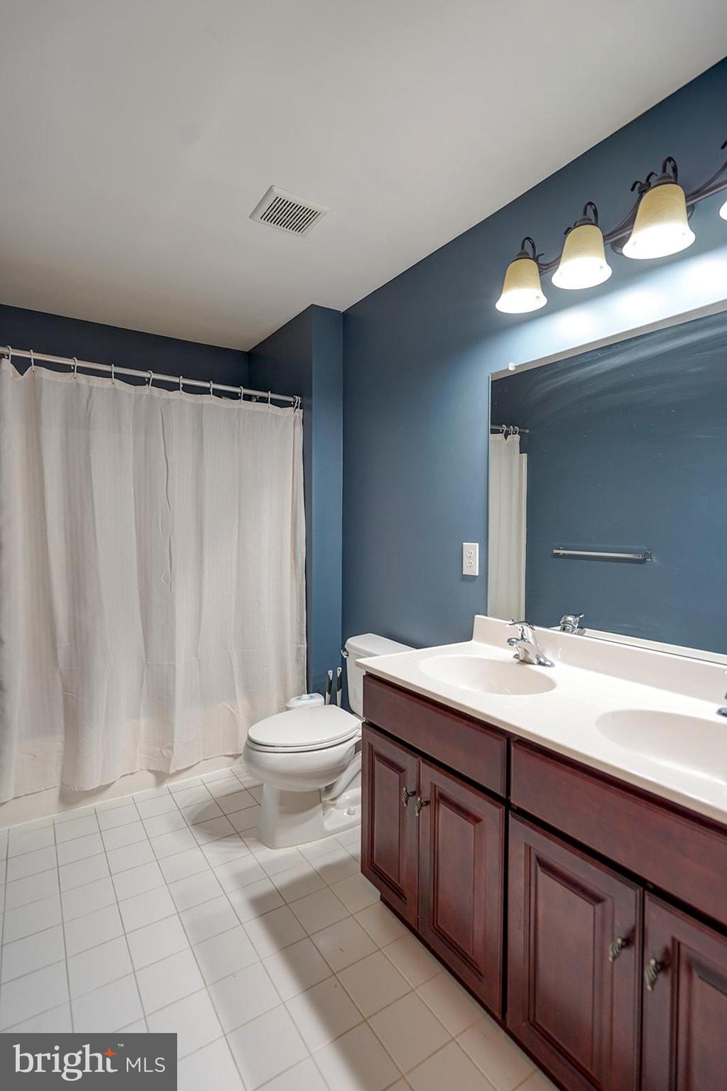 LAUREL BROOKE - Residential