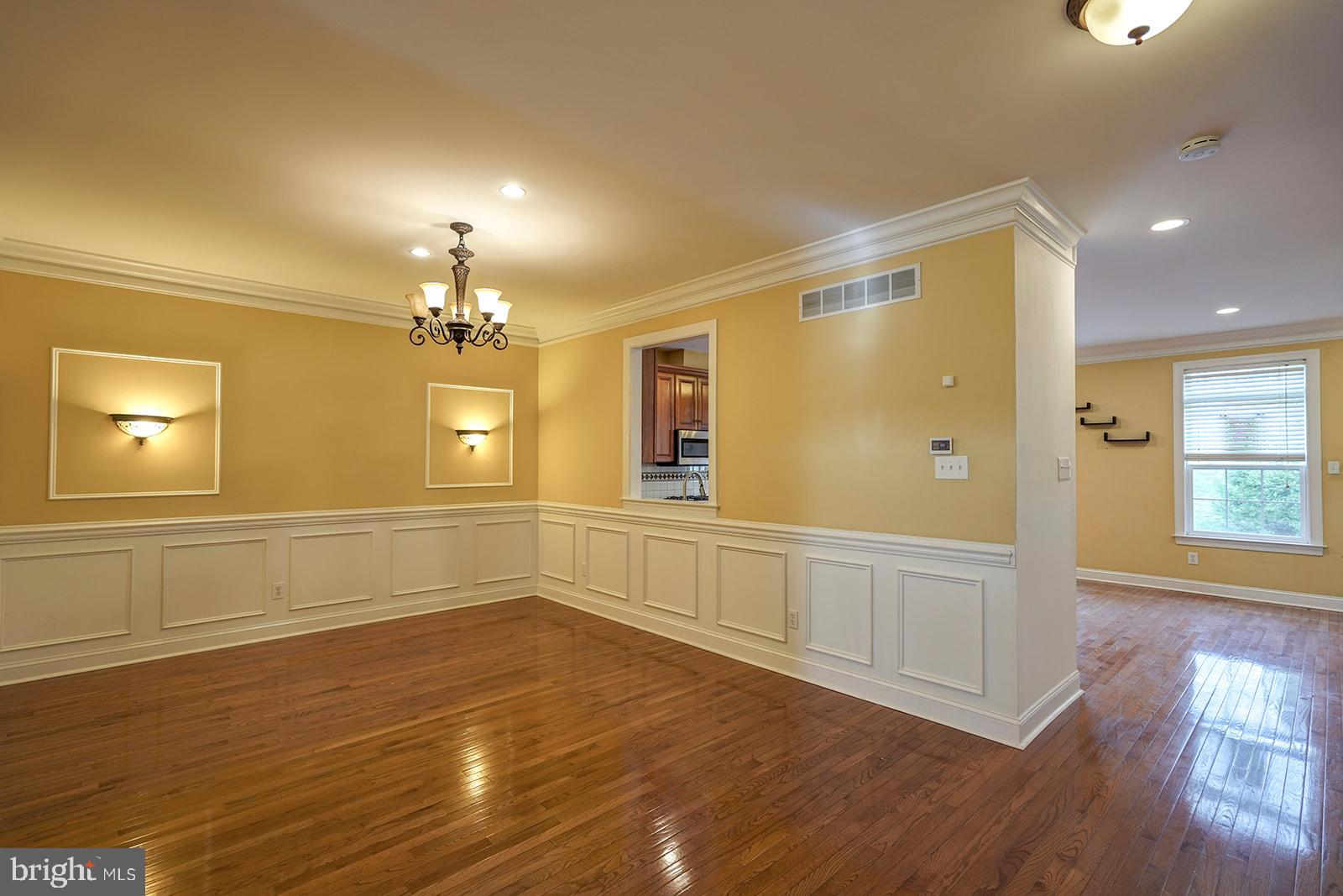 LAUREL BROOKE - Residential