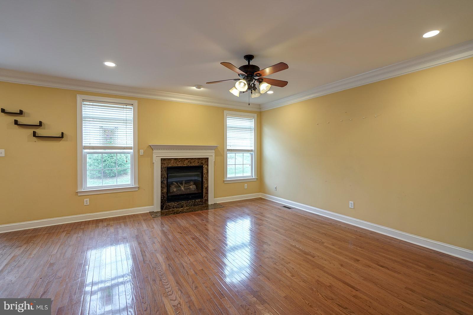 LAUREL BROOKE - Residential