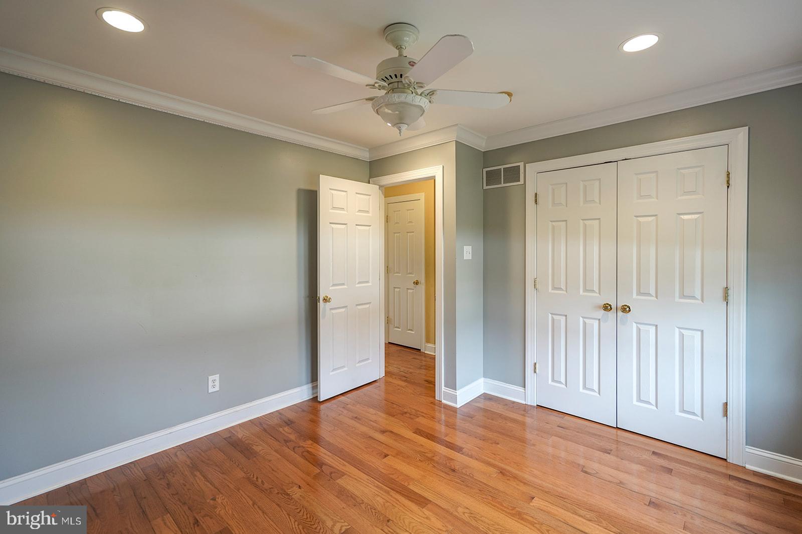 LAUREL BROOKE - Residential