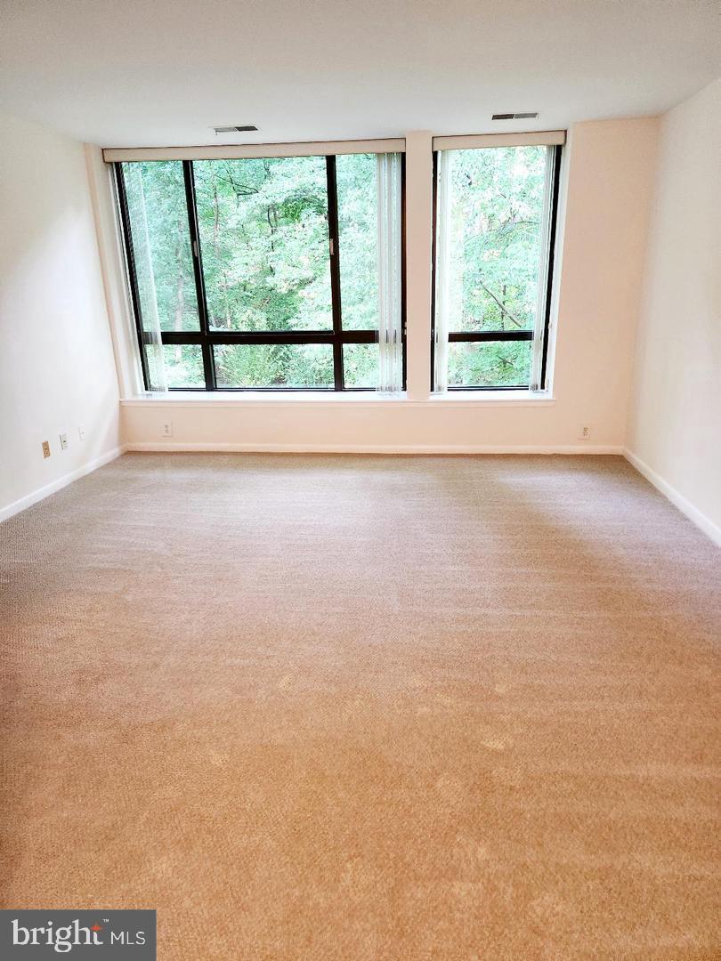 SUMNER VILLAGE - Residential Lease