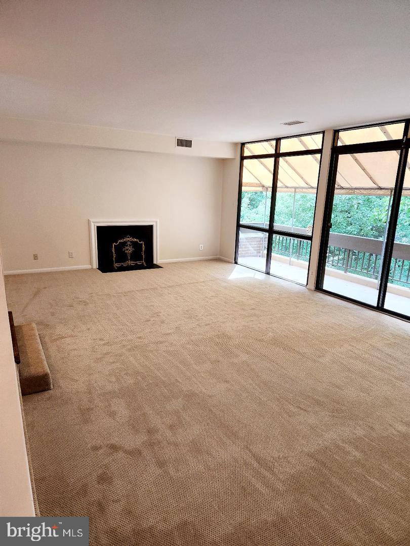 SUMNER VILLAGE - Residential Lease