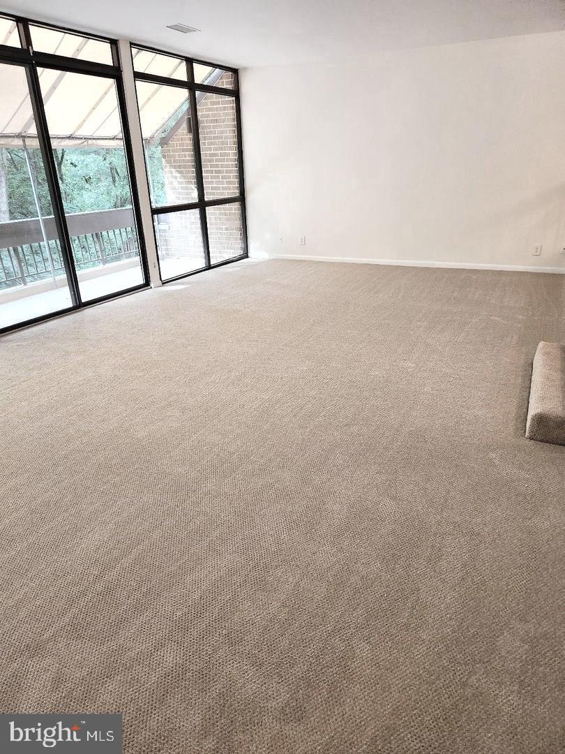 SUMNER VILLAGE - Residential Lease