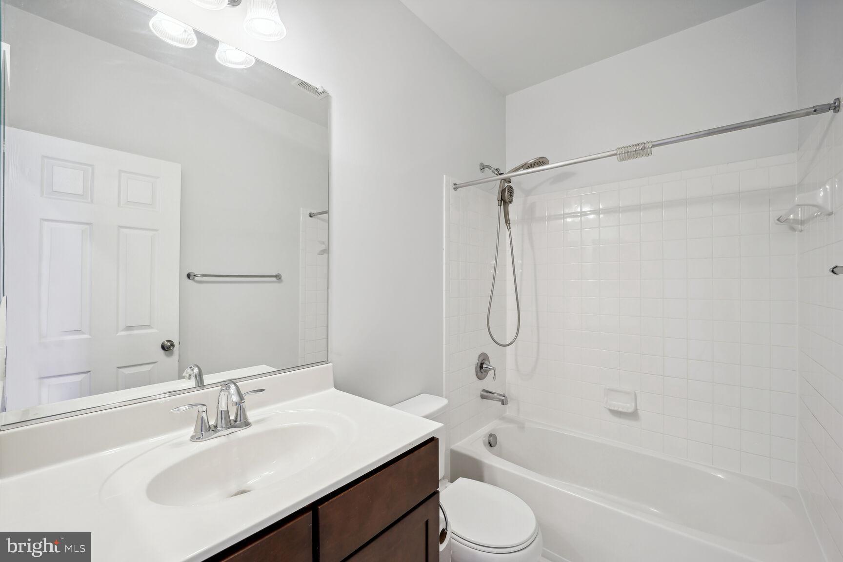 BRADFORD'S LANDING - Residential Lease