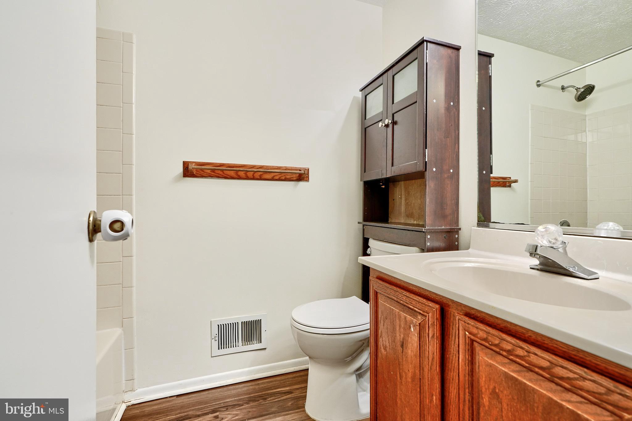 LEISHEAR VILLAGE - Residential Lease