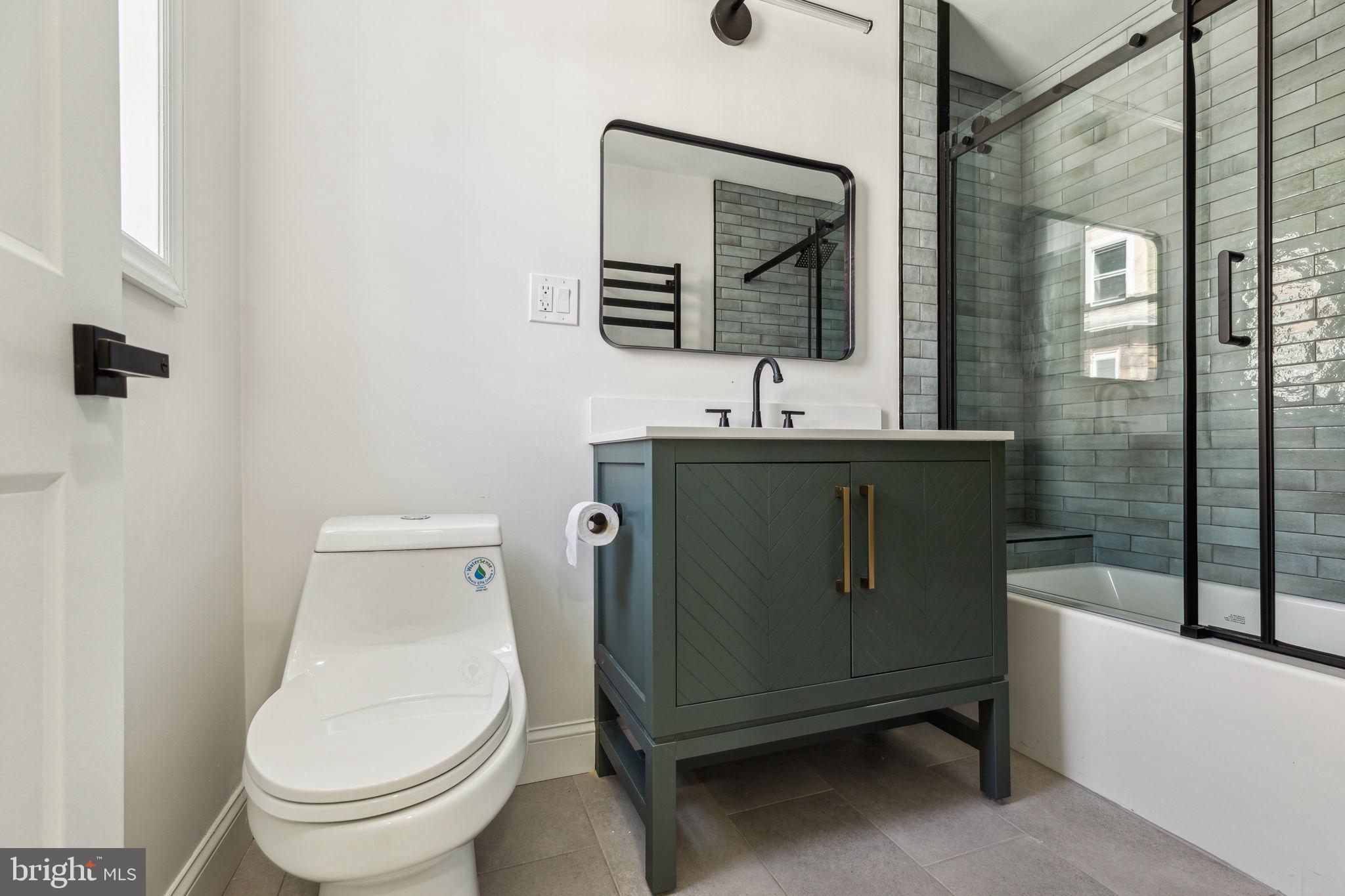 LOGAN SQUARE - Residential