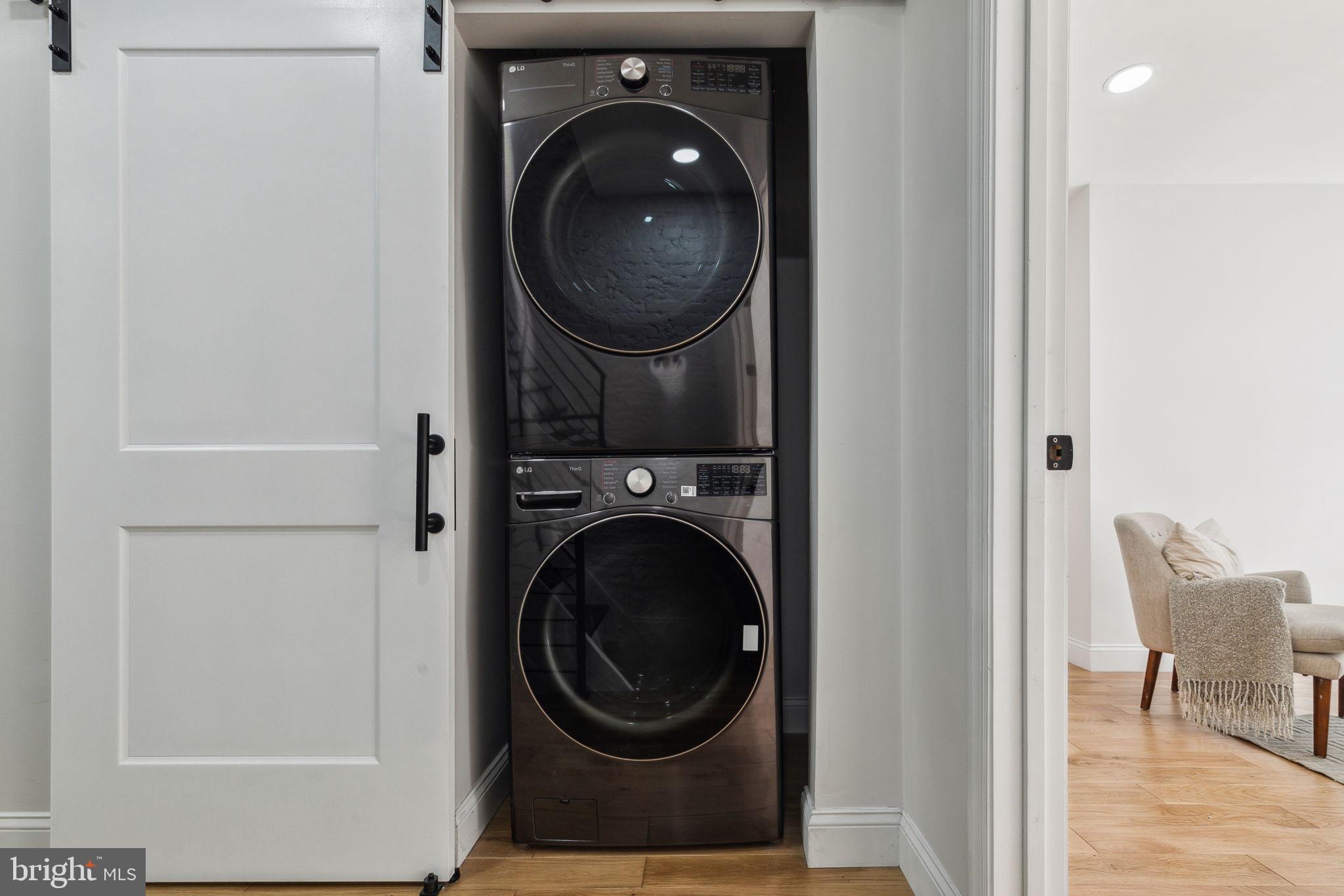 LOGAN SQUARE - Residential