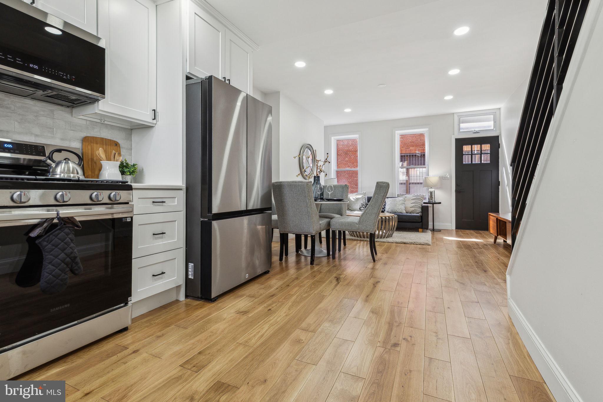 LOGAN SQUARE - Residential