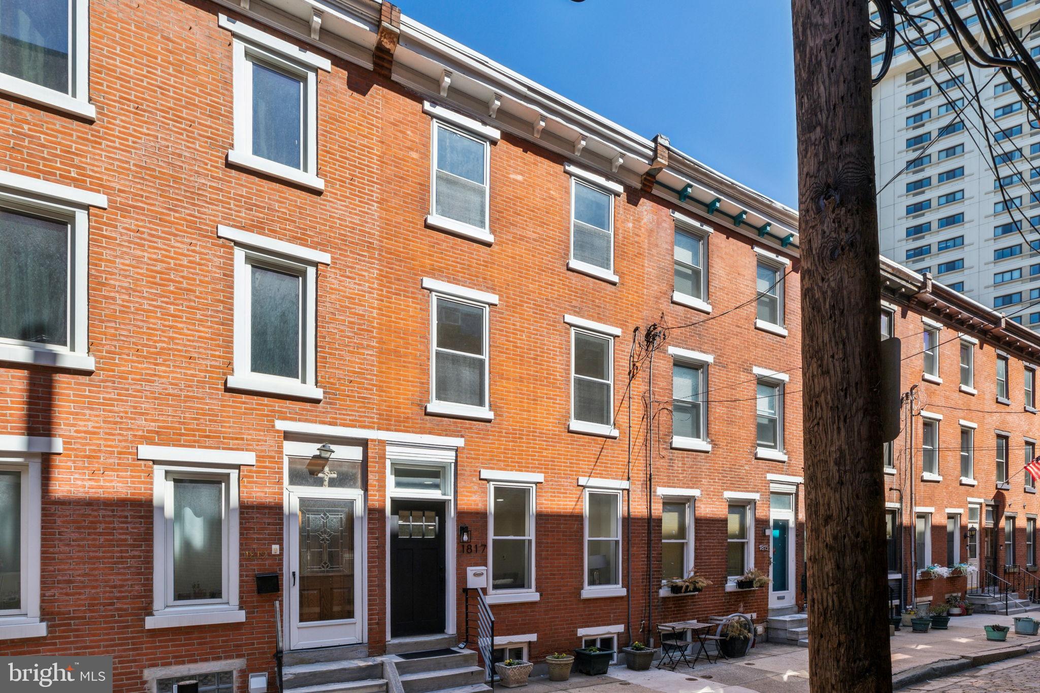 LOGAN SQUARE - Residential