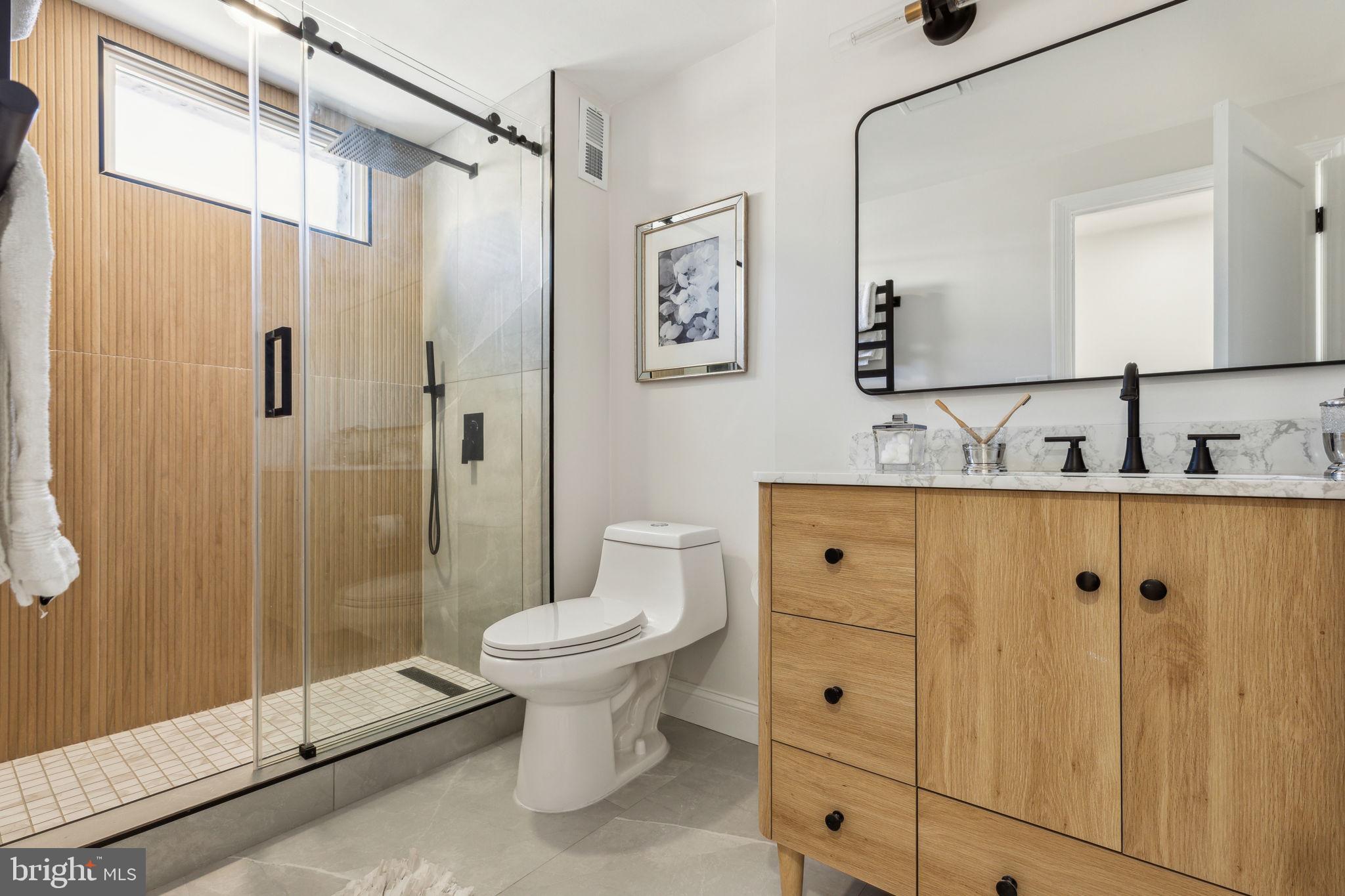 LOGAN SQUARE - Residential