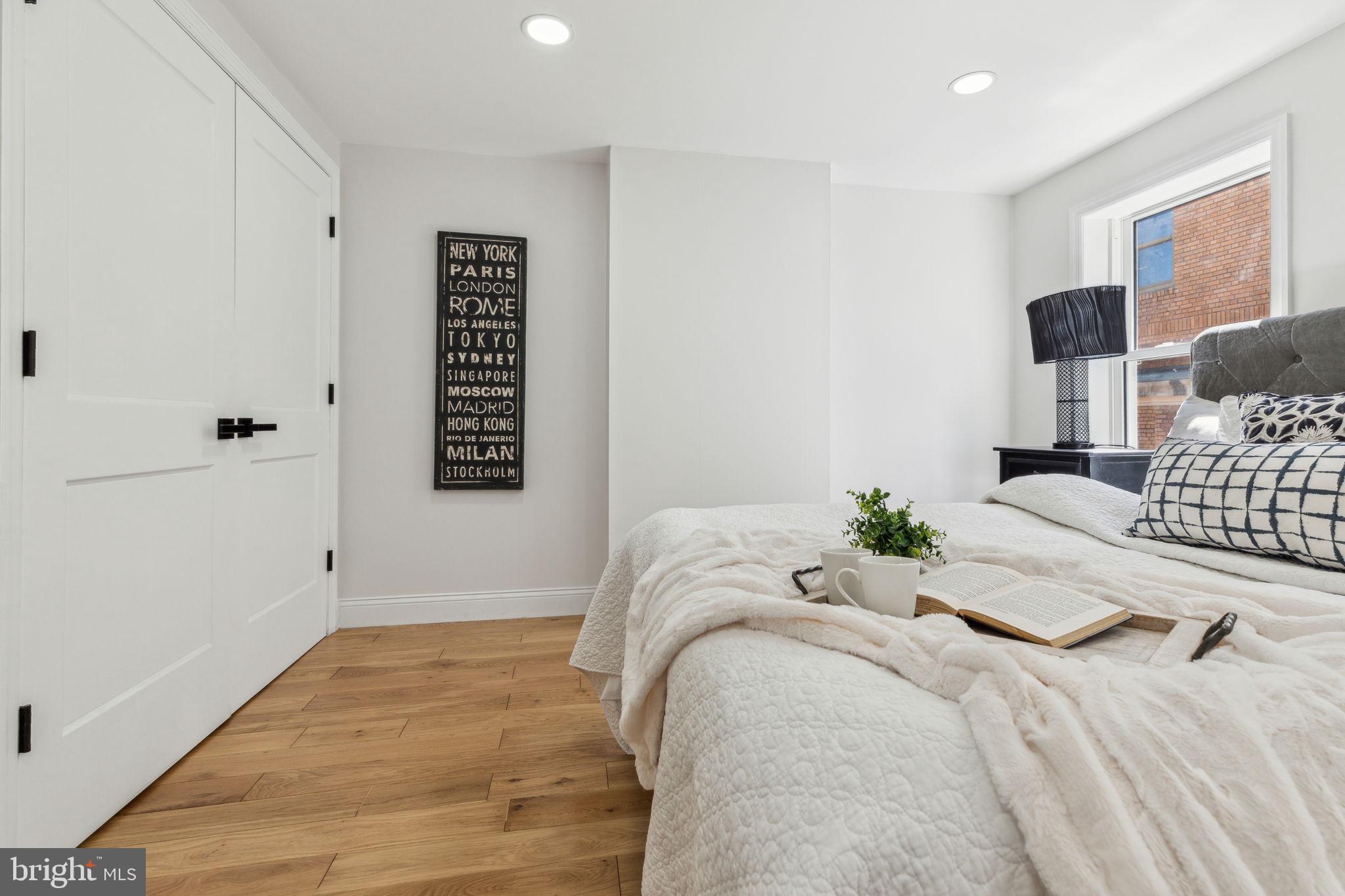 LOGAN SQUARE - Residential