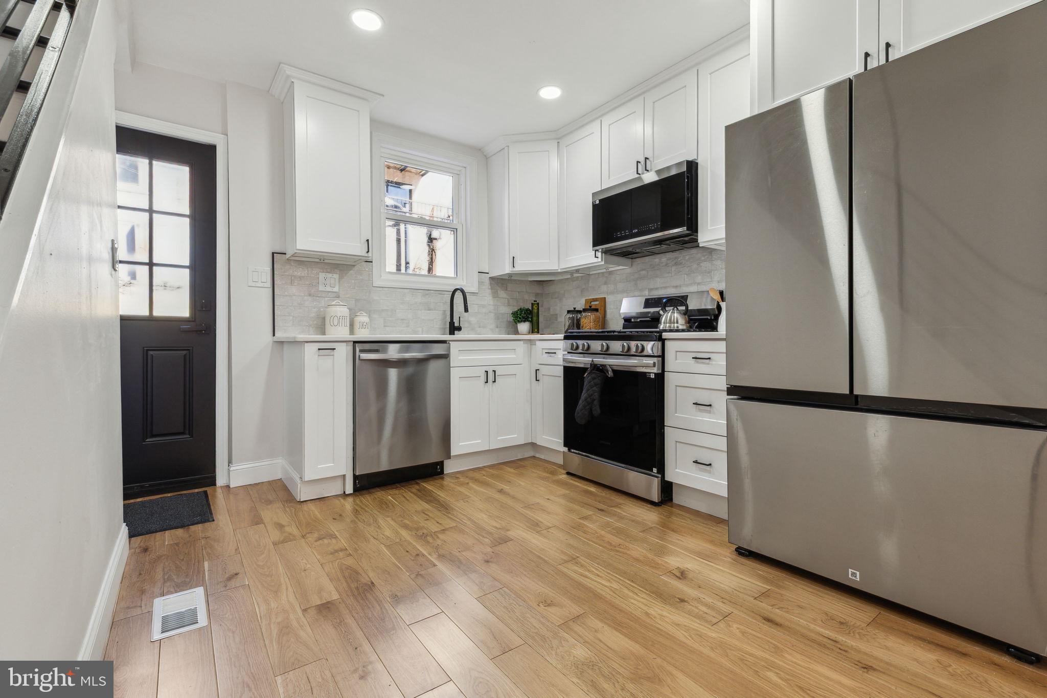 LOGAN SQUARE - Residential