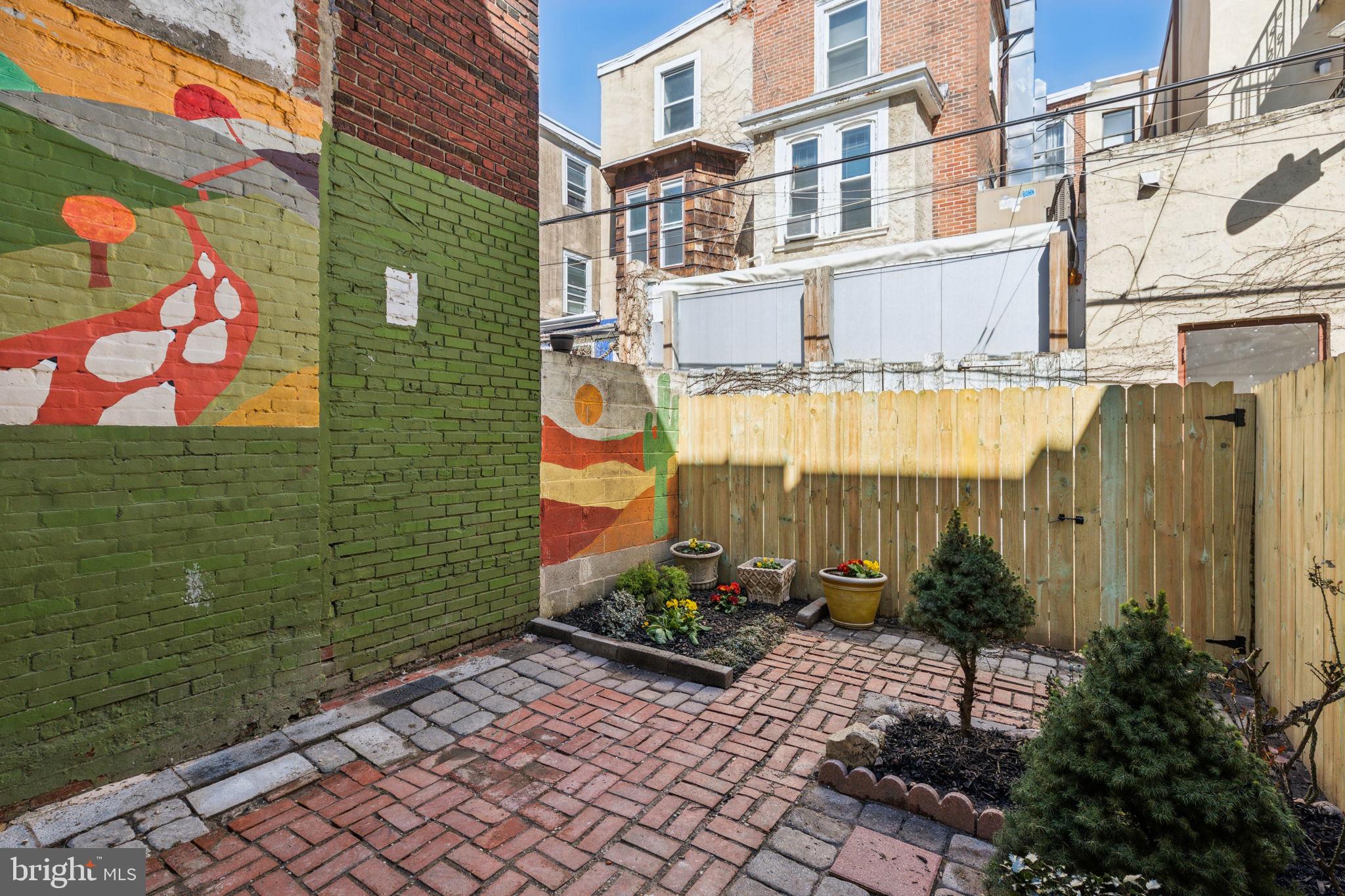 LOGAN SQUARE - Residential