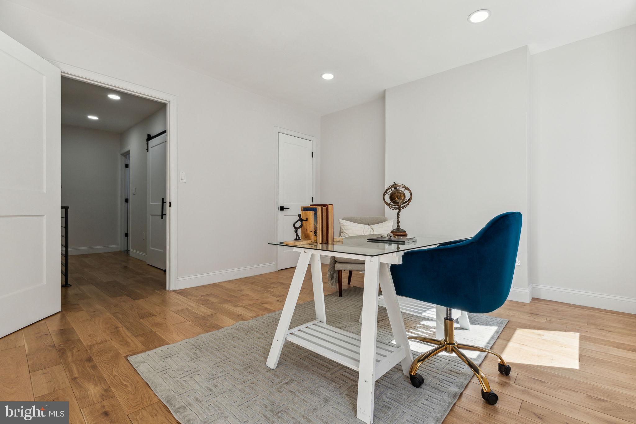 LOGAN SQUARE - Residential