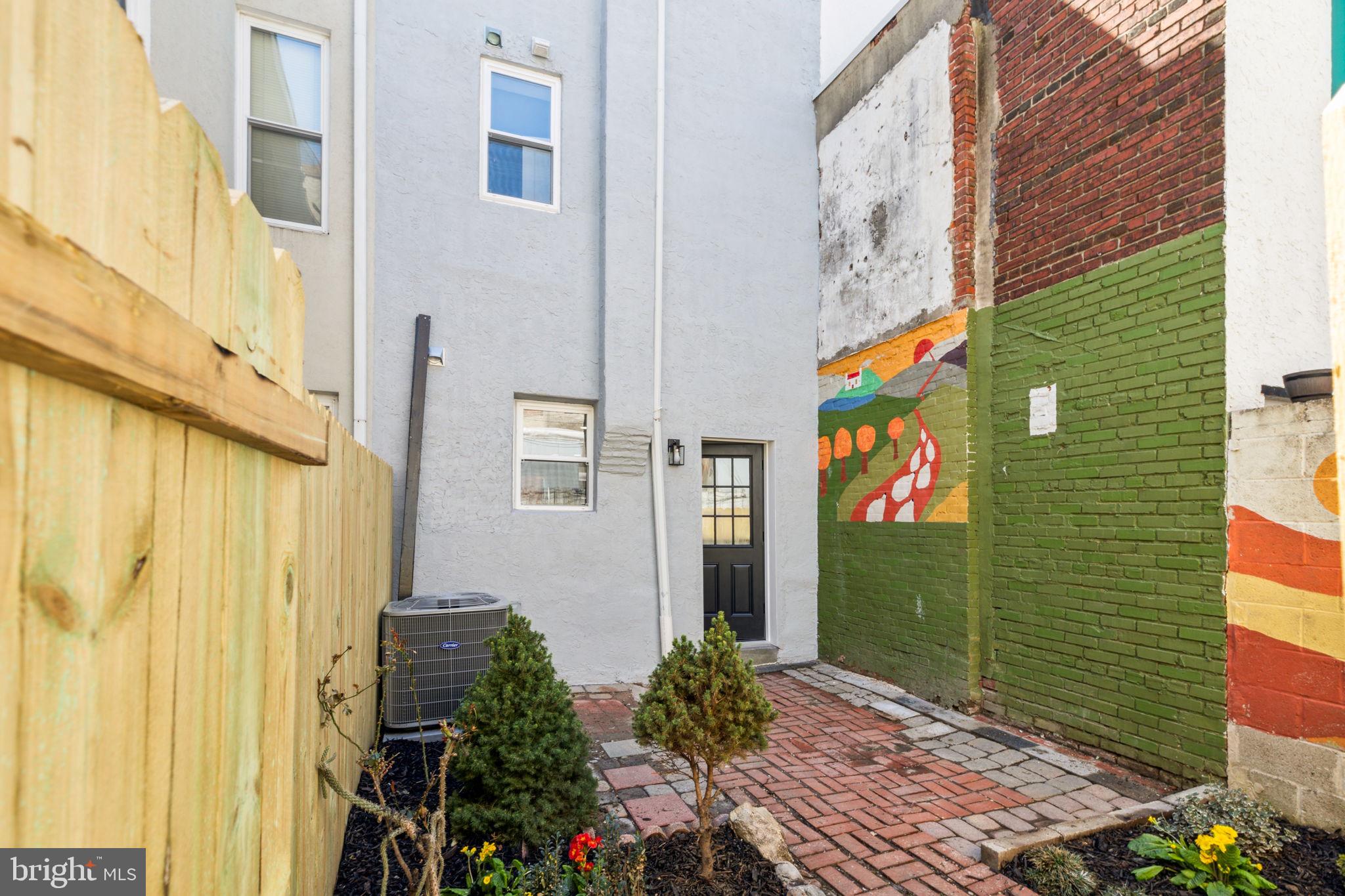 LOGAN SQUARE - Residential