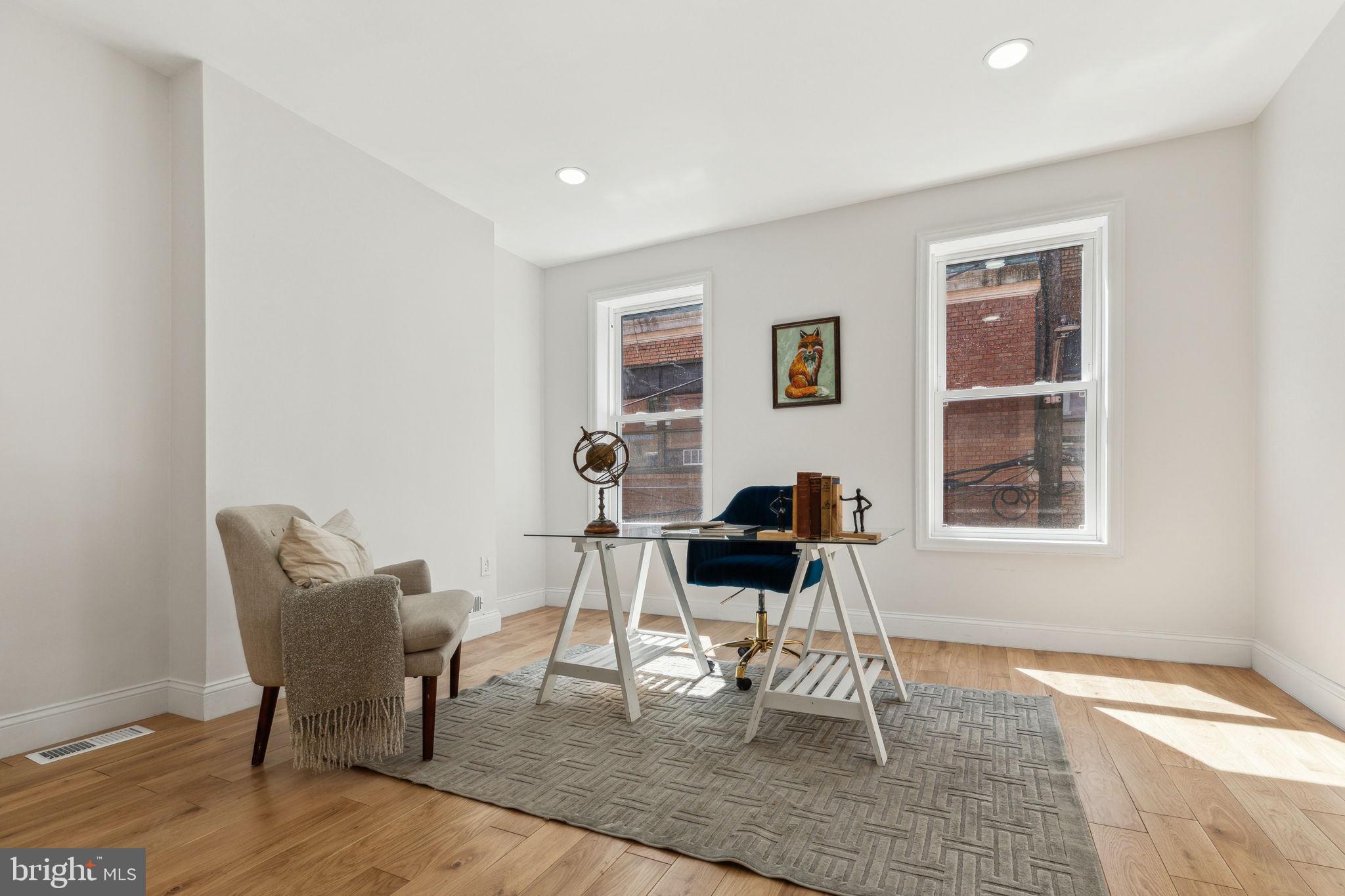 LOGAN SQUARE - Residential