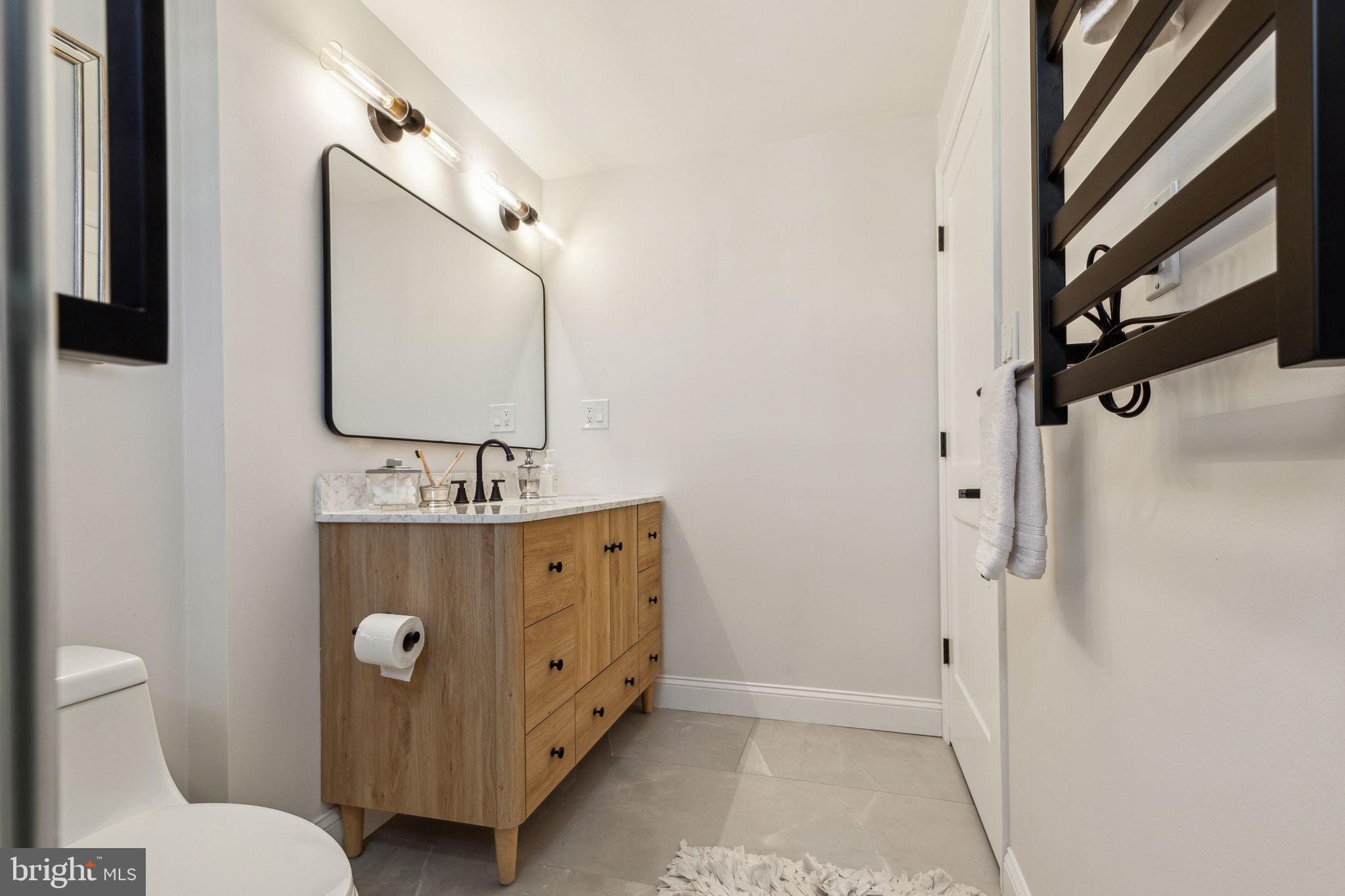 LOGAN SQUARE - Residential