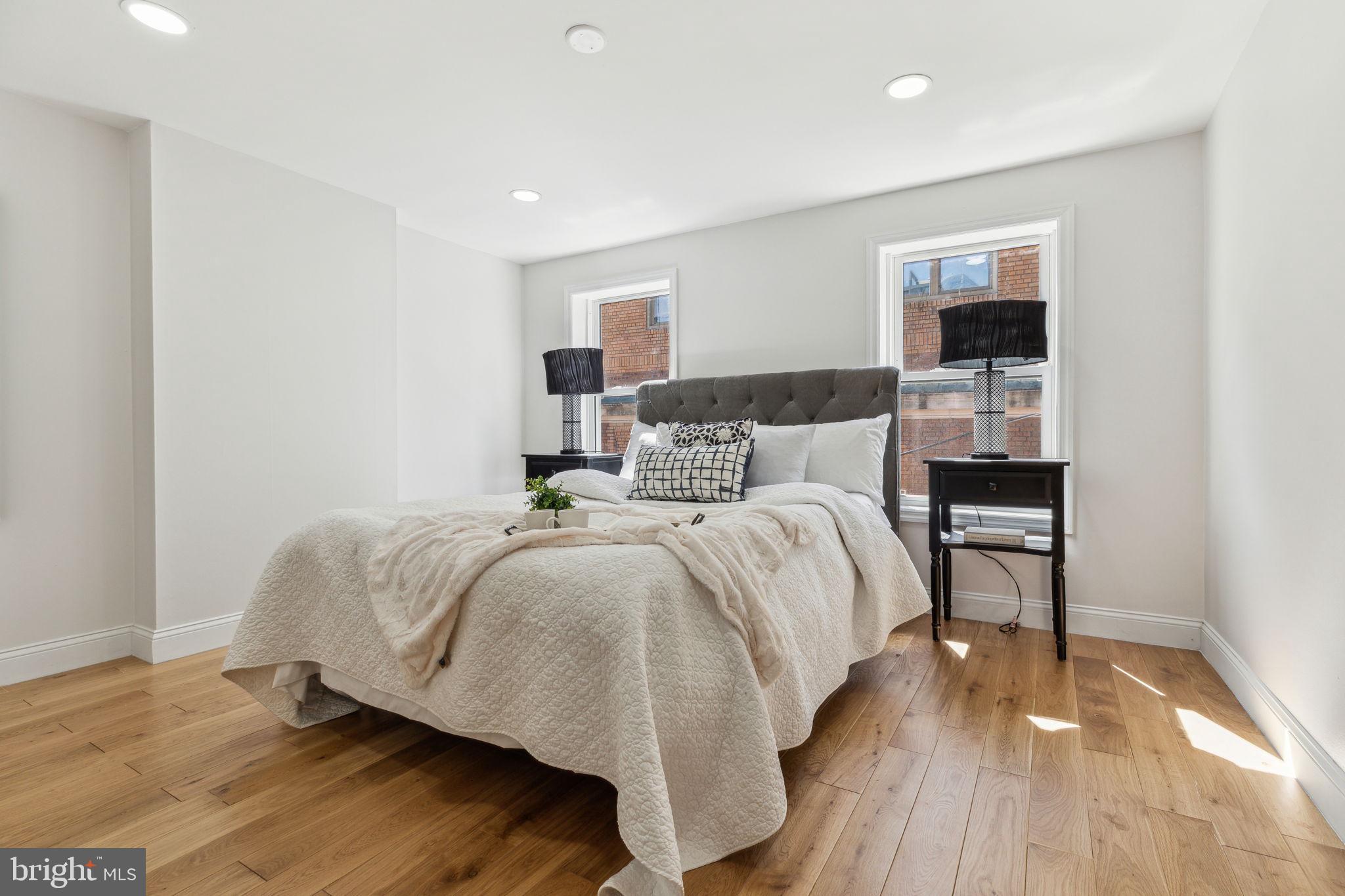 LOGAN SQUARE - Residential