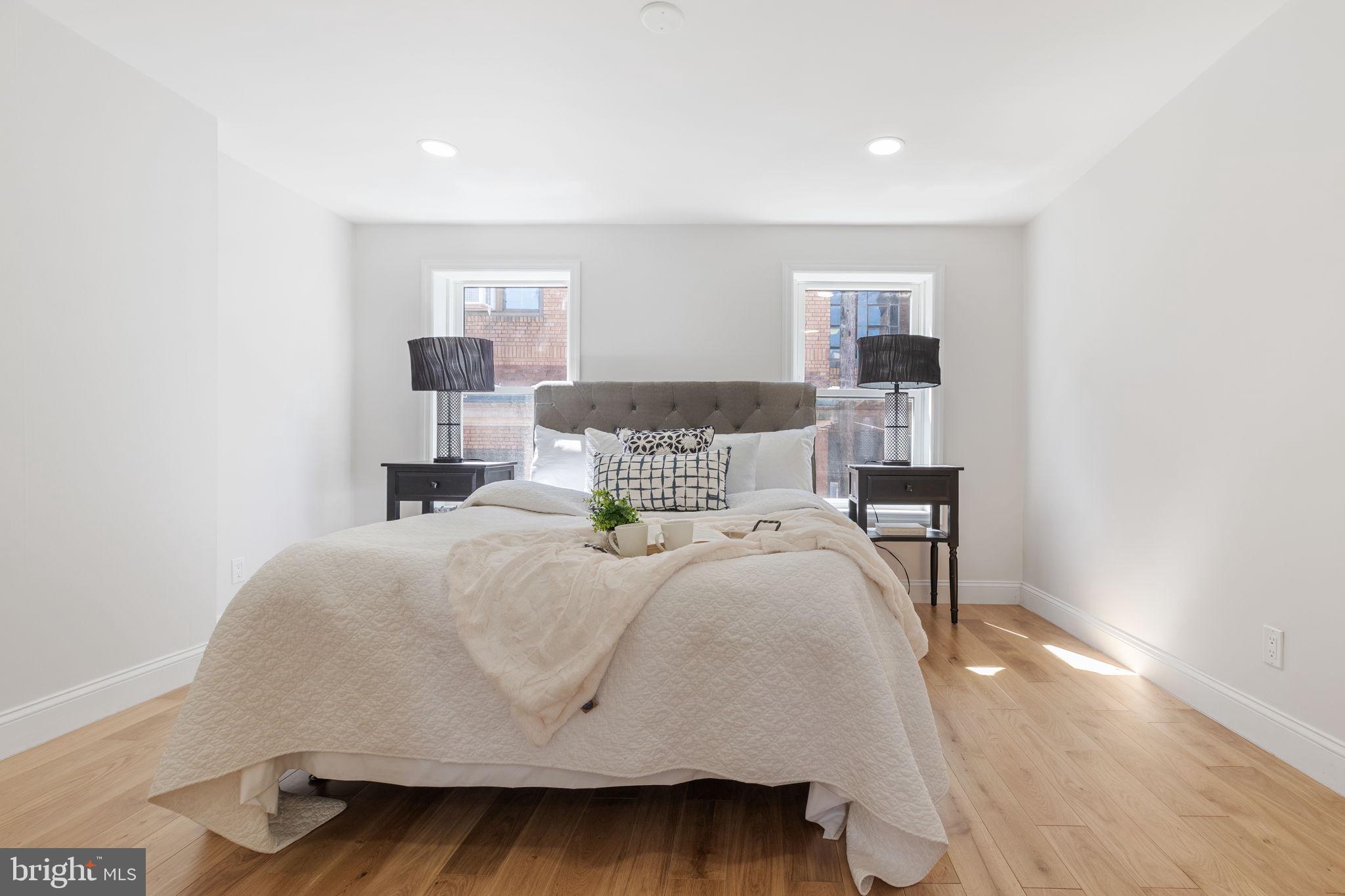 LOGAN SQUARE - Residential