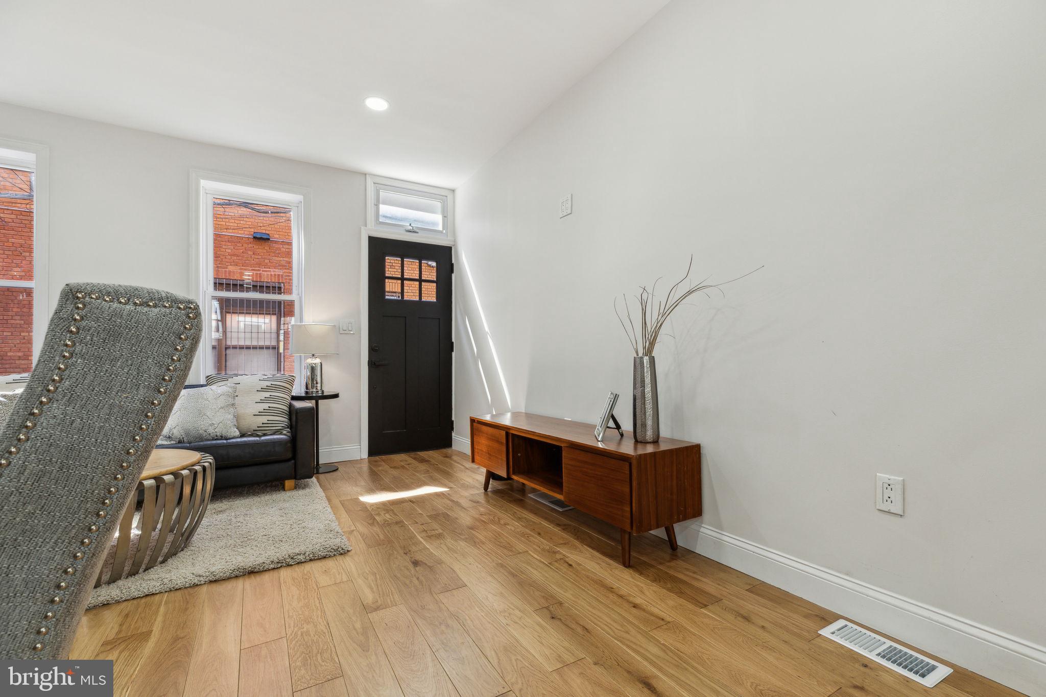 LOGAN SQUARE - Residential