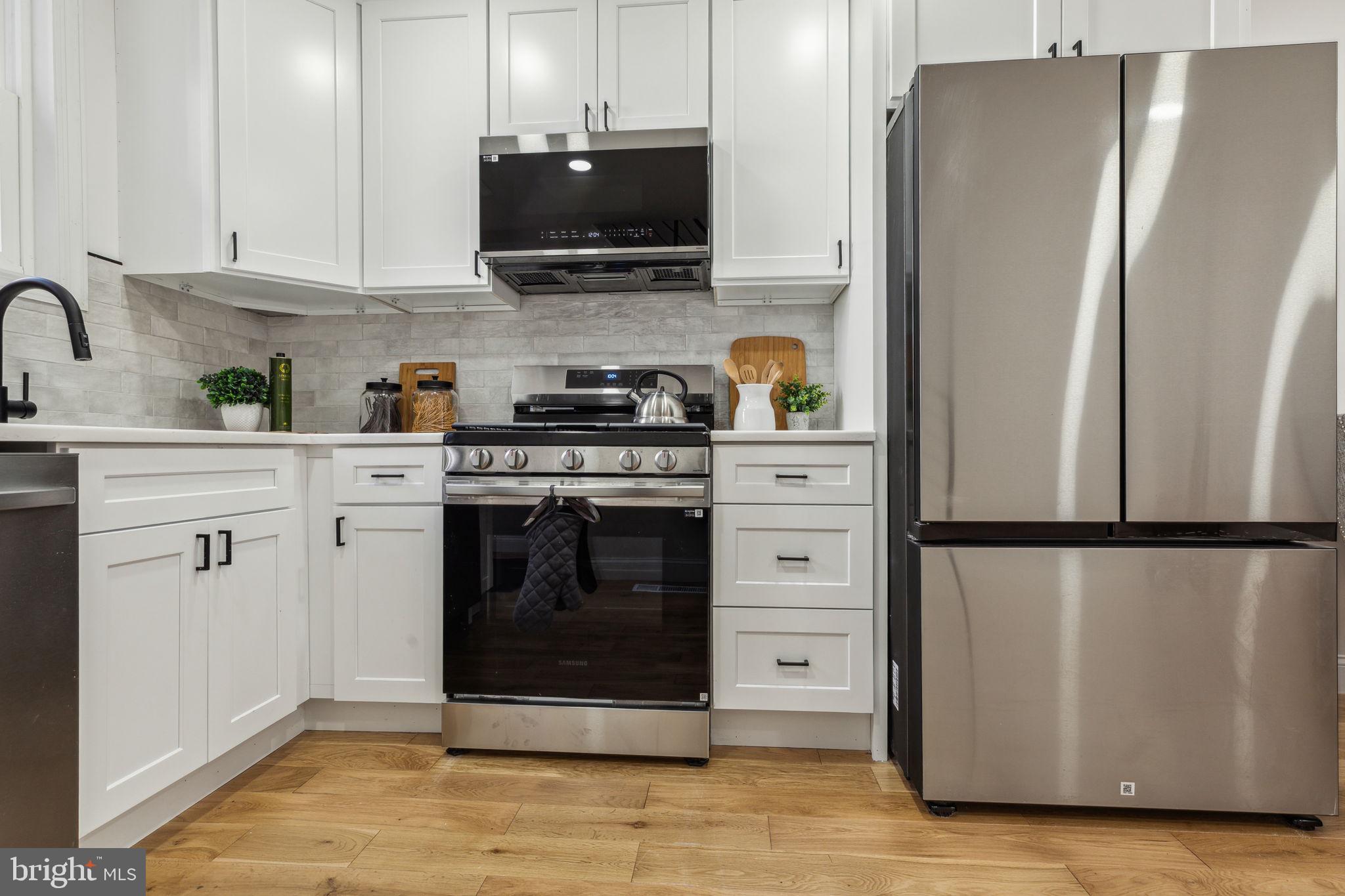 LOGAN SQUARE - Residential