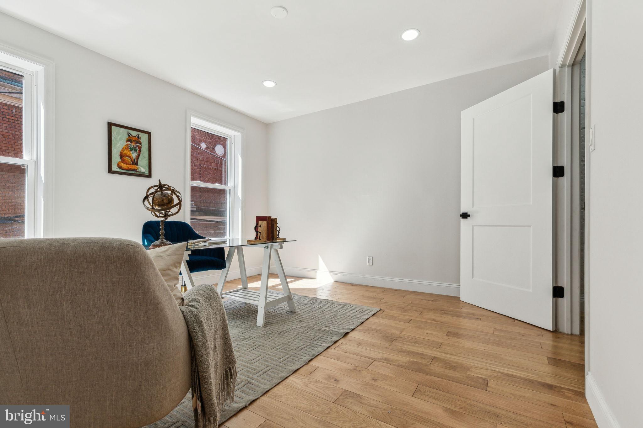 LOGAN SQUARE - Residential