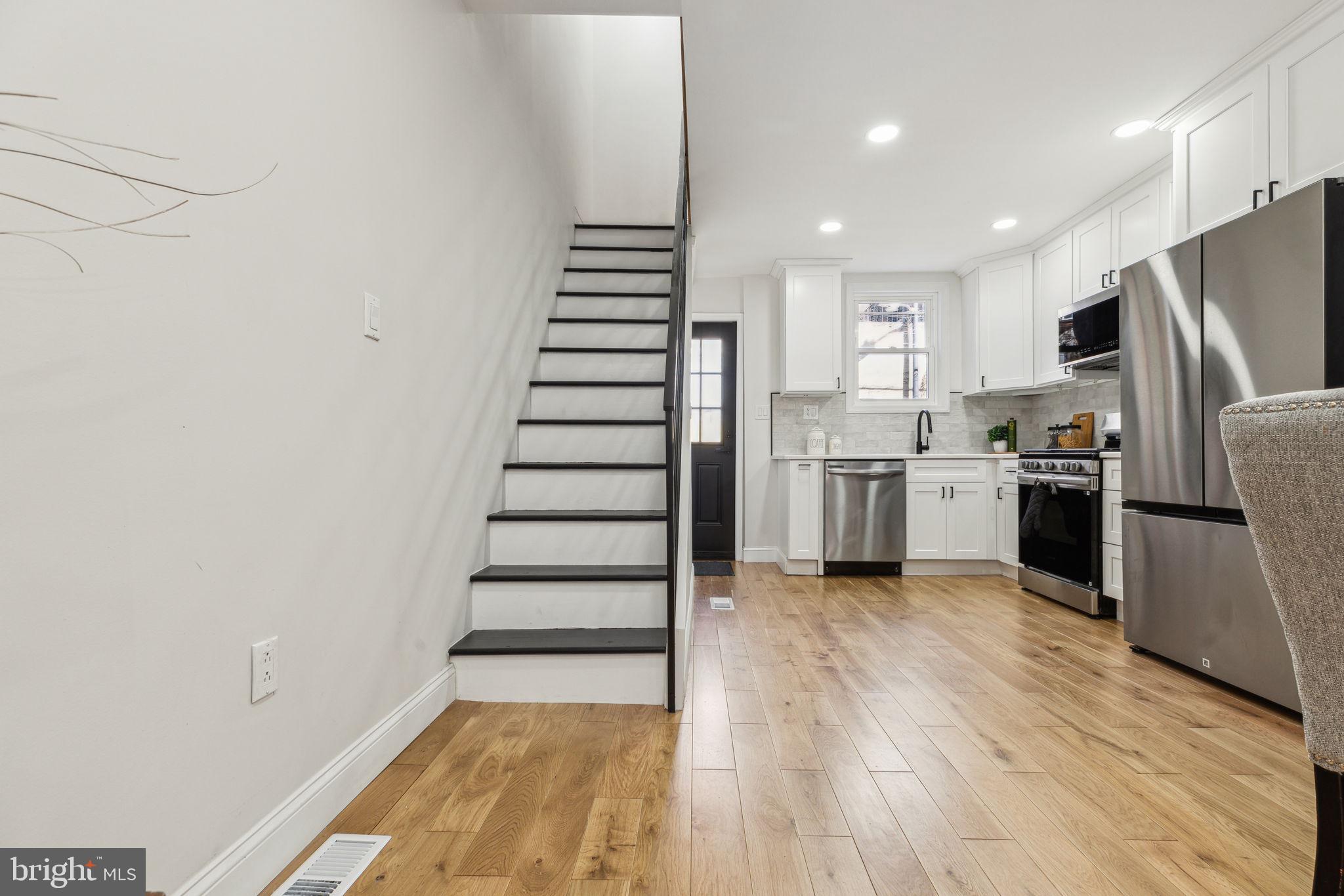 LOGAN SQUARE - Residential