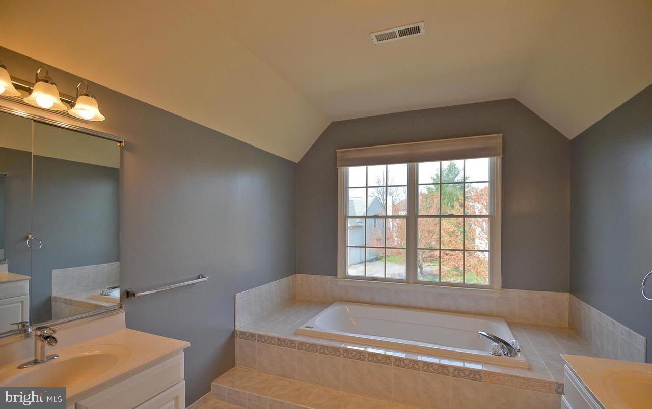 MIDDLETON FARM - Residential Lease