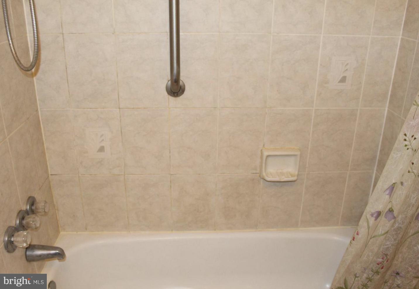 LAKESHORE - Residential Lease