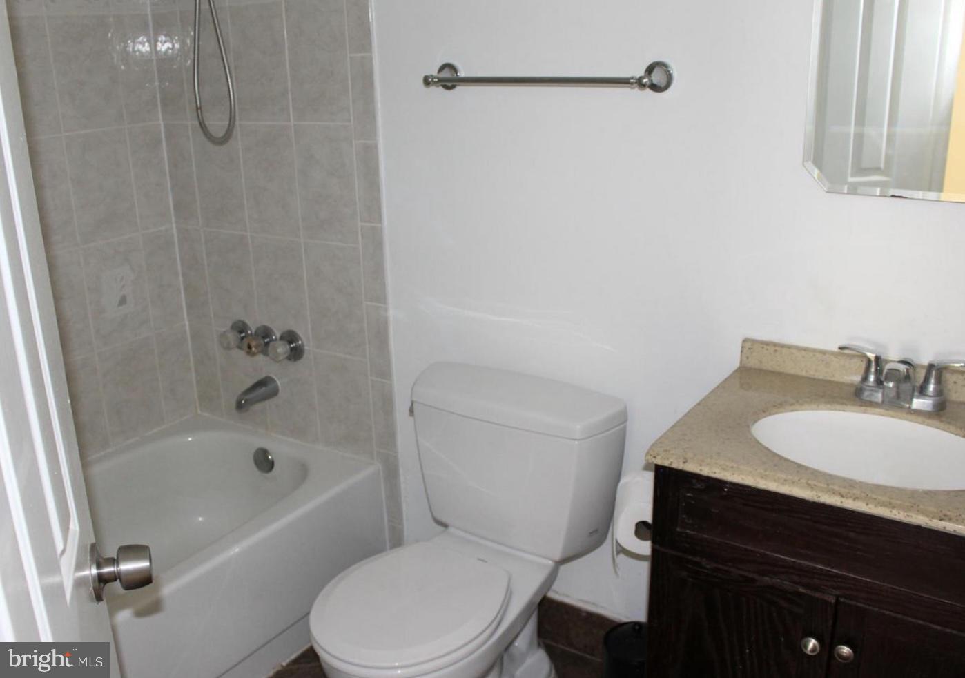 LAKESHORE - Residential Lease