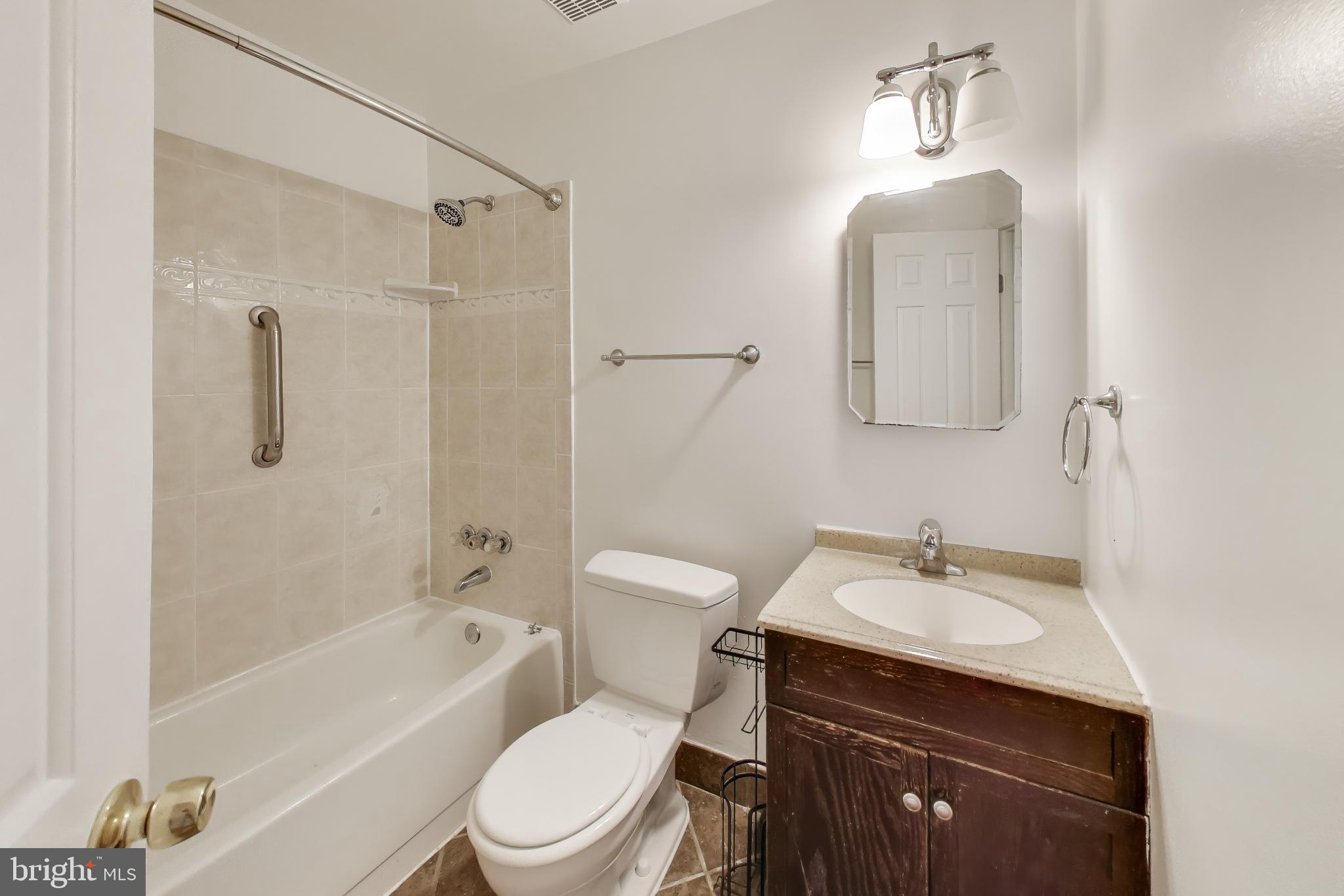 LAKESHORE - Residential Lease