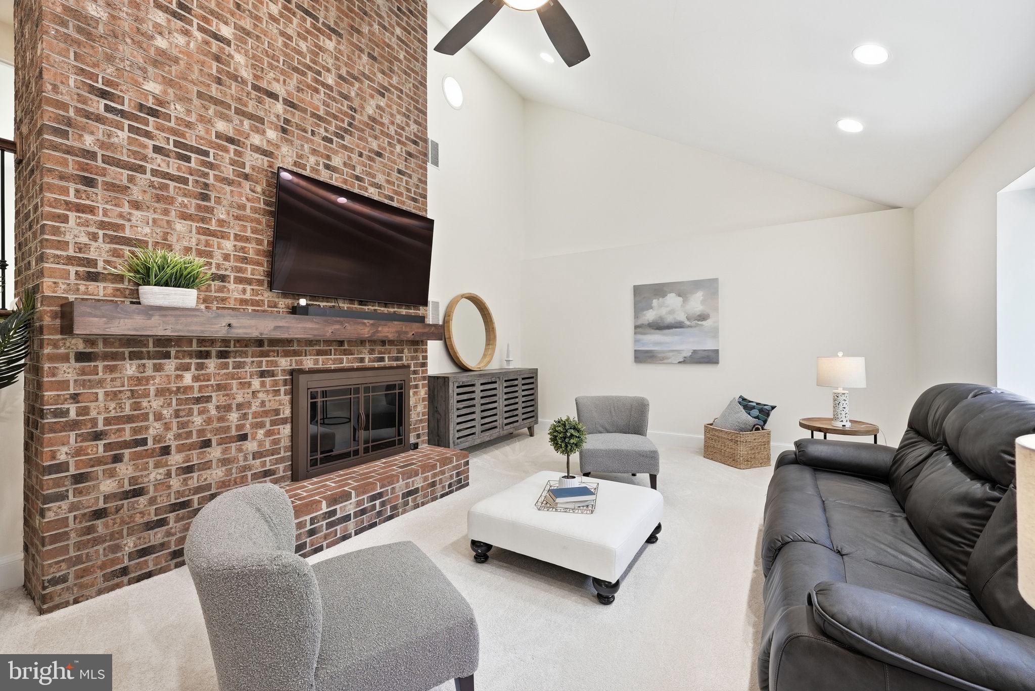 LEE PINES - Residential