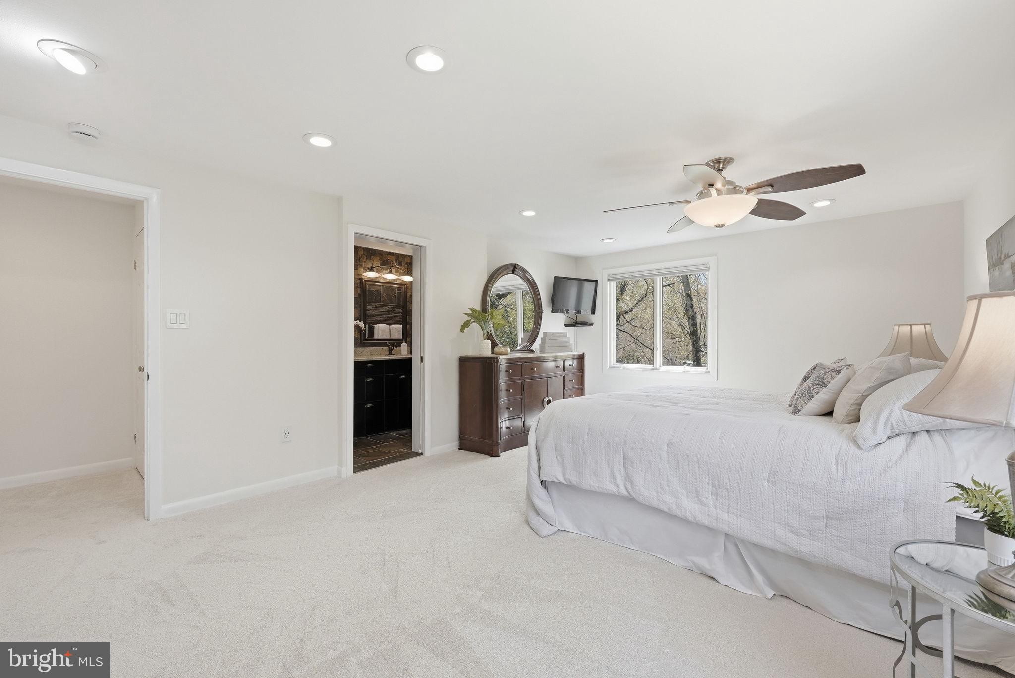 LEE PINES - Residential