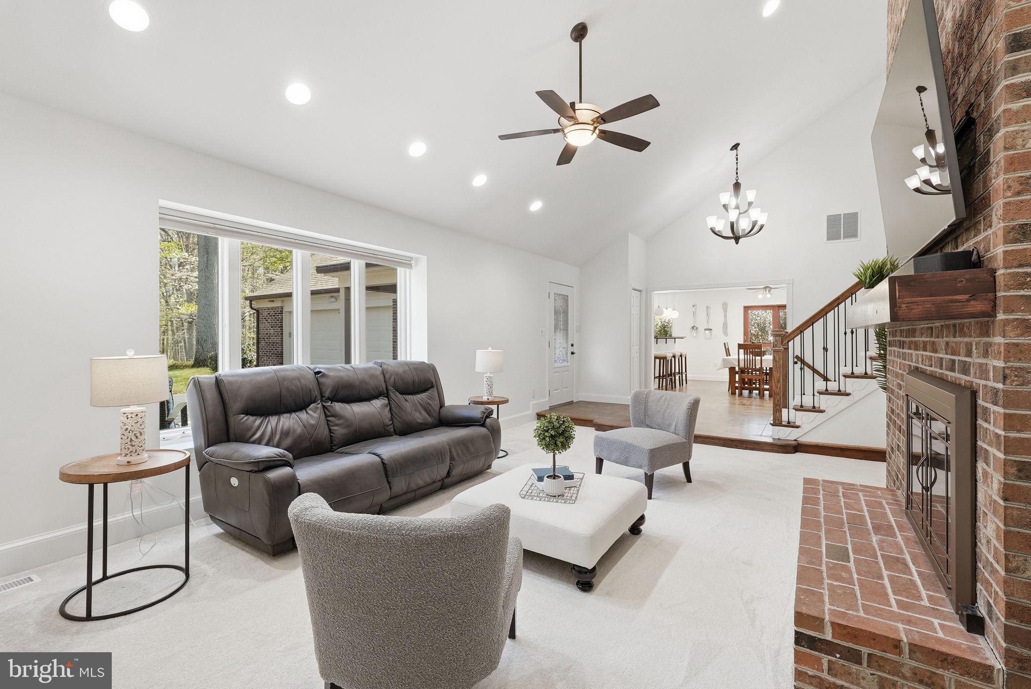 LEE PINES - Residential