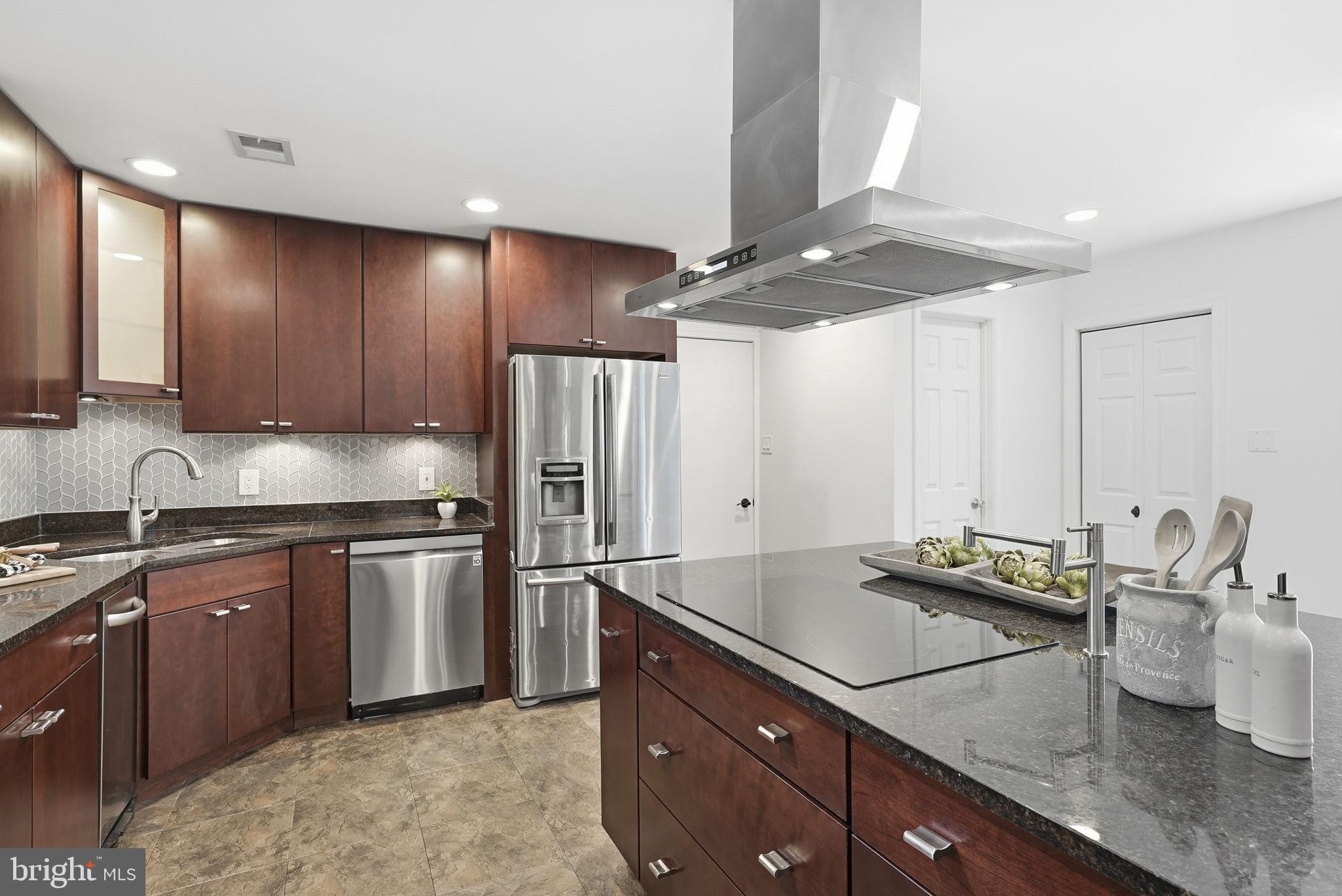 LEE PINES - Residential