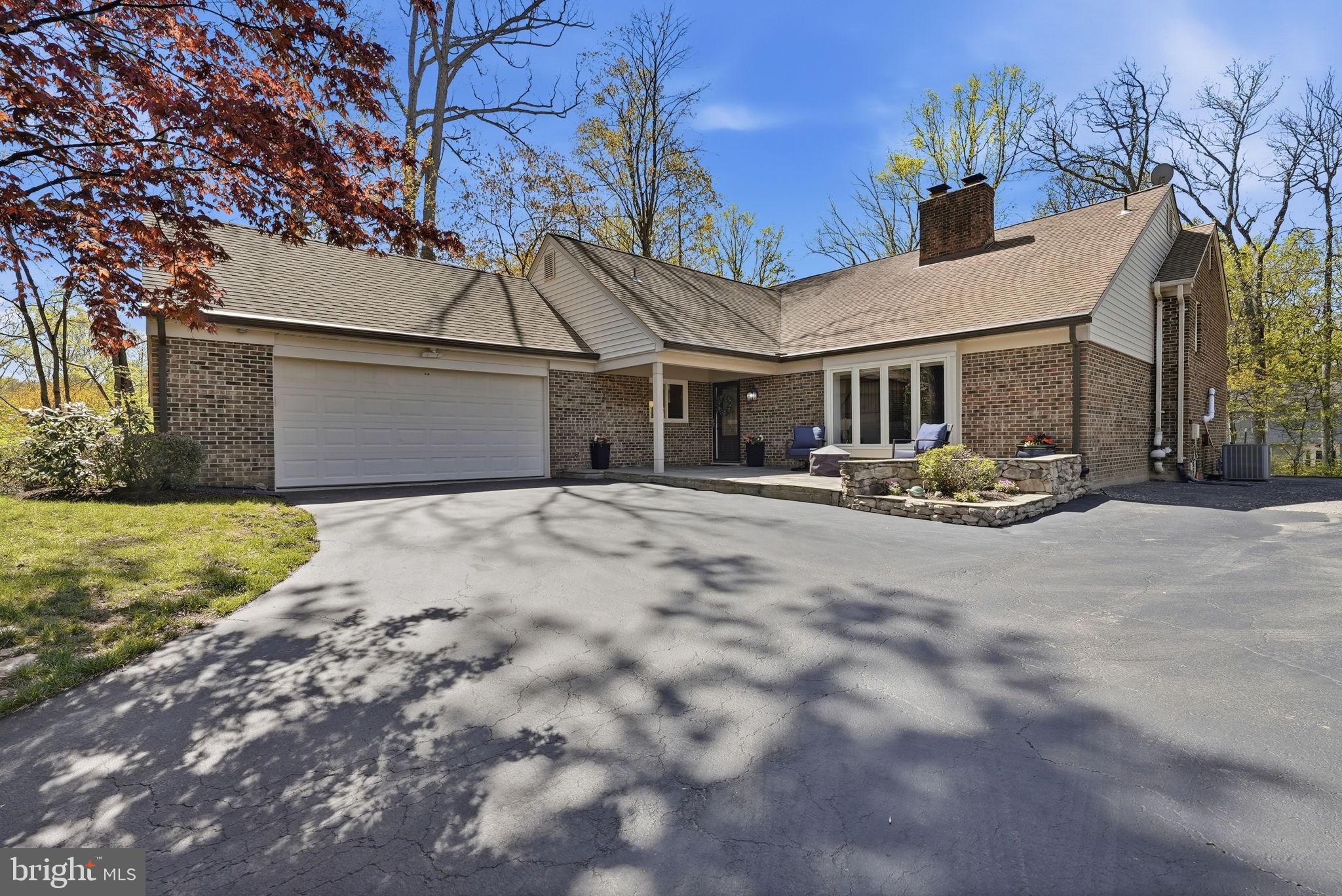 LEE PINES - Residential