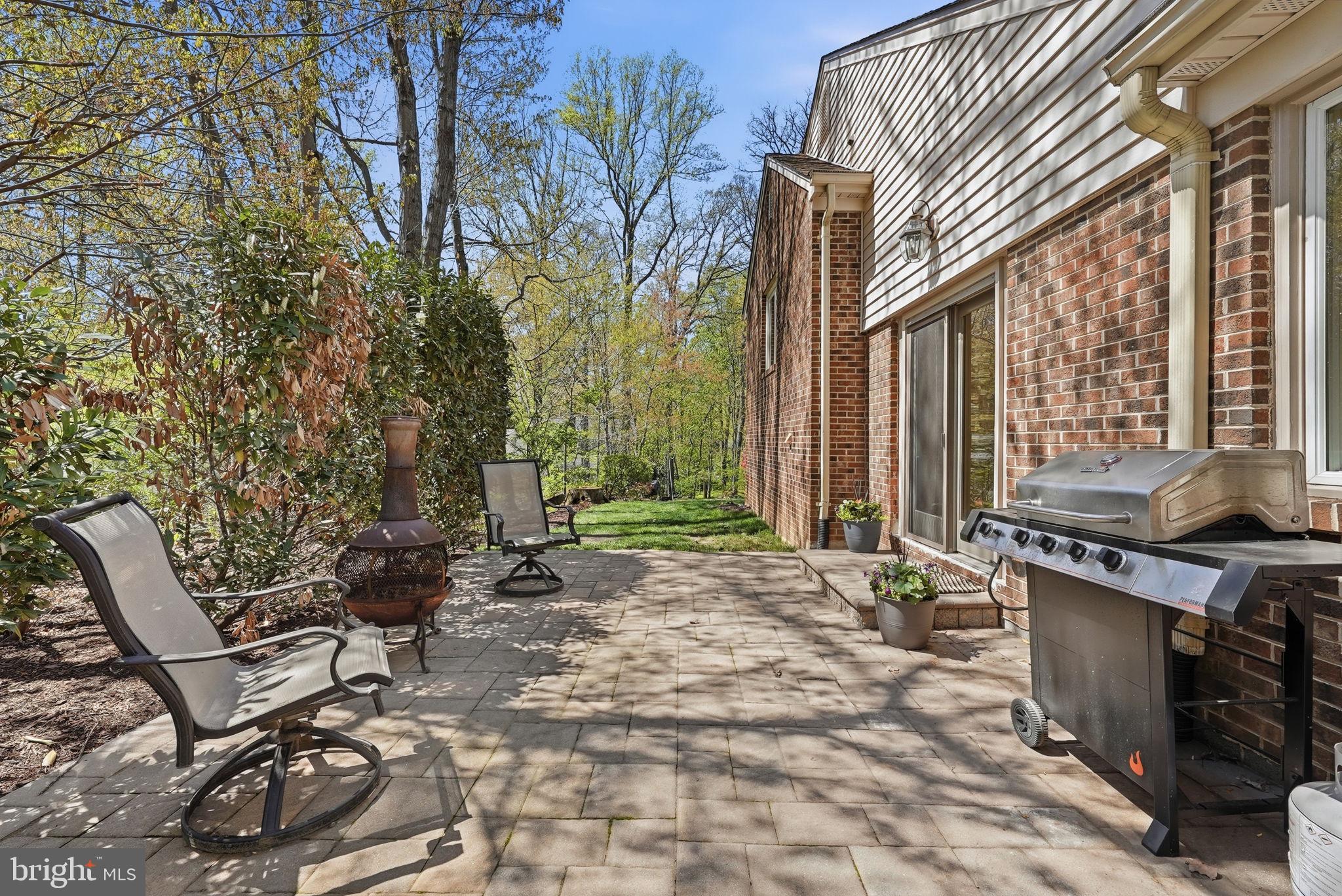 LEE PINES - Residential