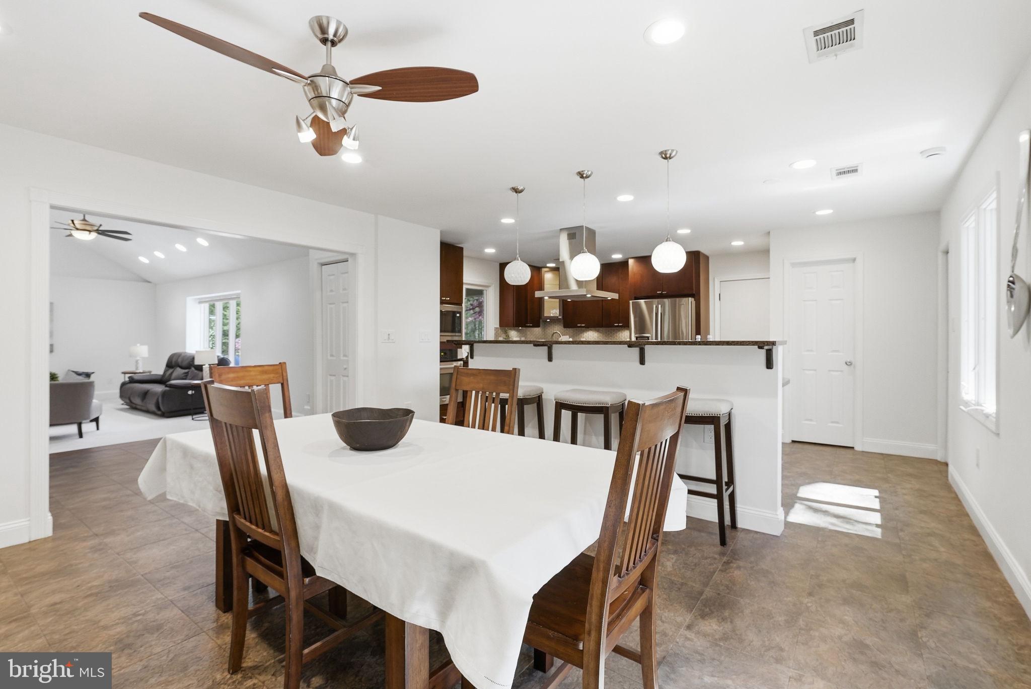 LEE PINES - Residential